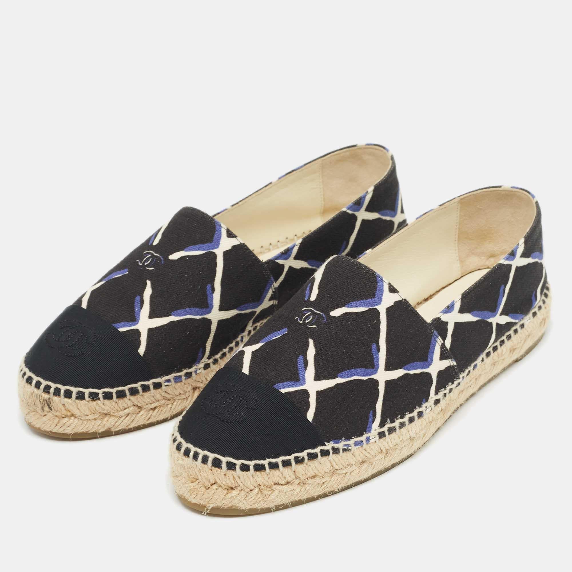 Constructed using printed canvas these Chanel espadrille flats feature a durable design laden with comfort. The classy exterior is detailed with the CC logo and laid on espadrille midsoles.