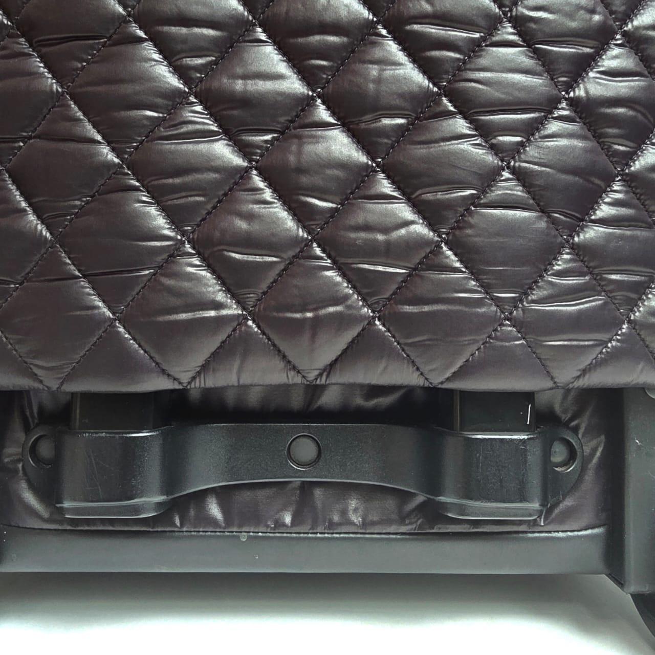 Chanel Schwarzes gepolstertes Cocoon 40 Rollendes Reisegepäck im Angebot 9