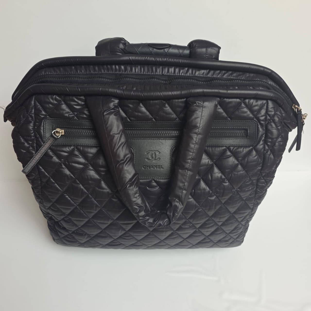 Chanel Schwarzes gepolstertes Cocoon 40 Rollendes Reisegepäck im Angebot 13