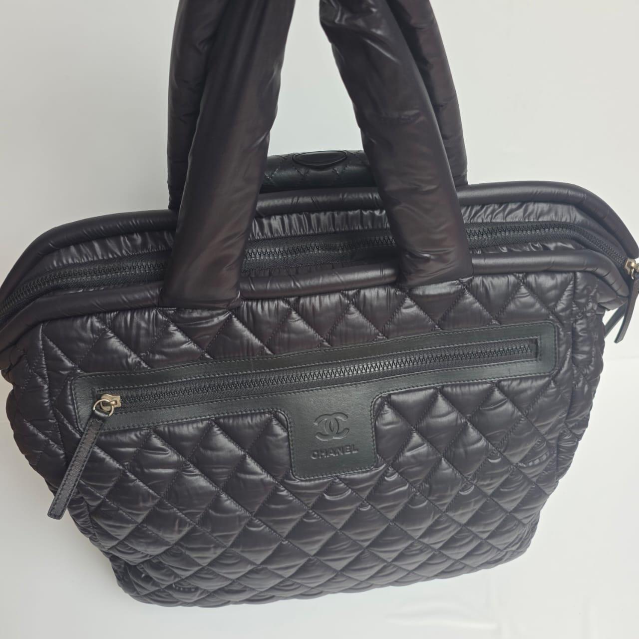 Chanel Schwarzes gepolstertes Cocoon 40 Rollendes Reisegepäck im Zustand „Gut“ im Angebot in Jakarta, Daerah Khusus Ibukota Jakarta