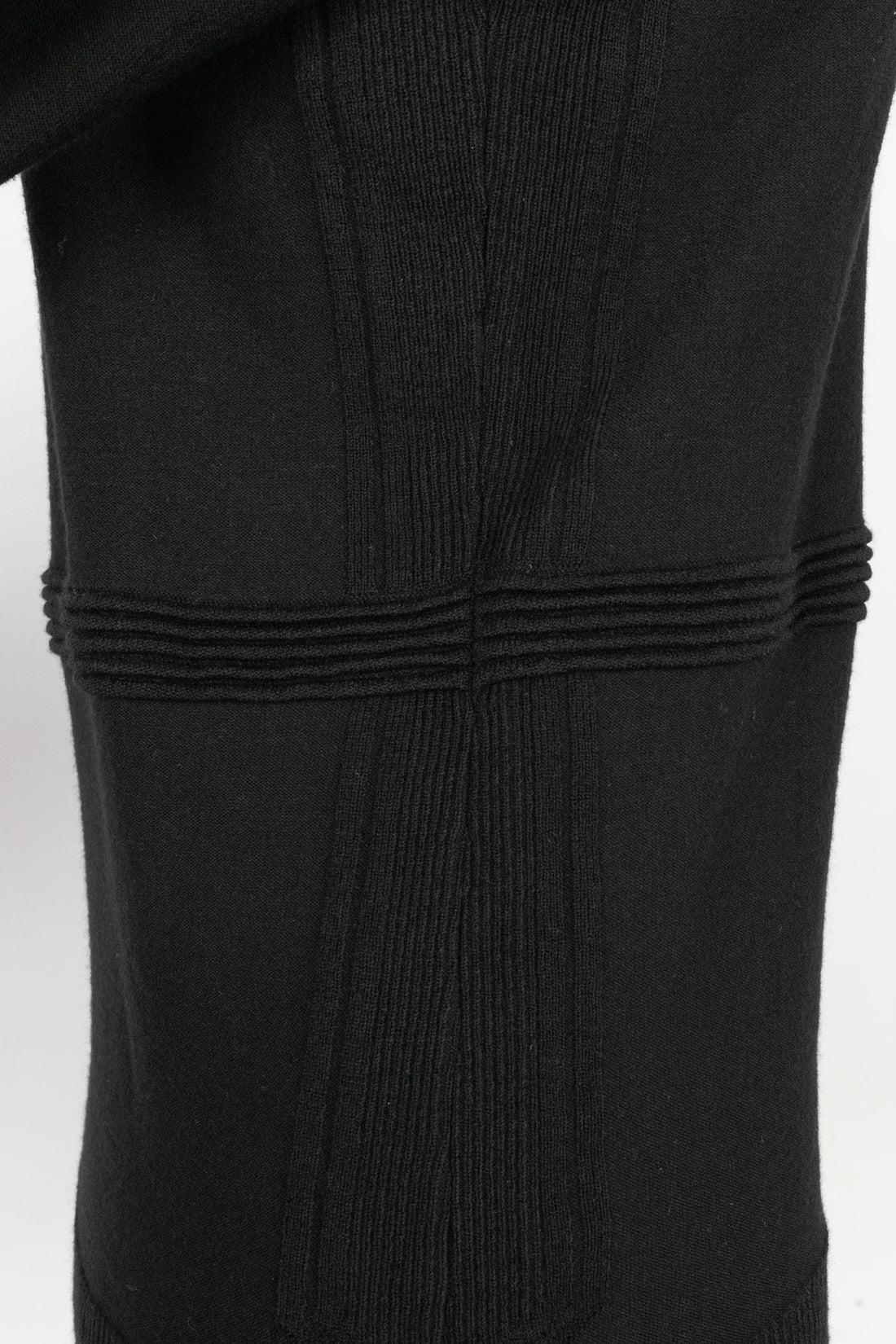 Chanel Jersey negro de cuello alto de lana negra en venta 1