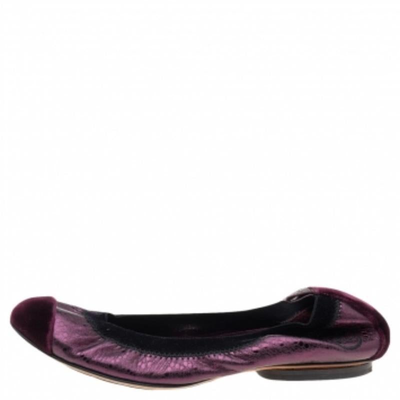 De las mujeres Chanel Negro/Púrpura Terciopelo y Cuero Scrunch CC Cap Toe Bailarinas Tamaño 34.5 en venta