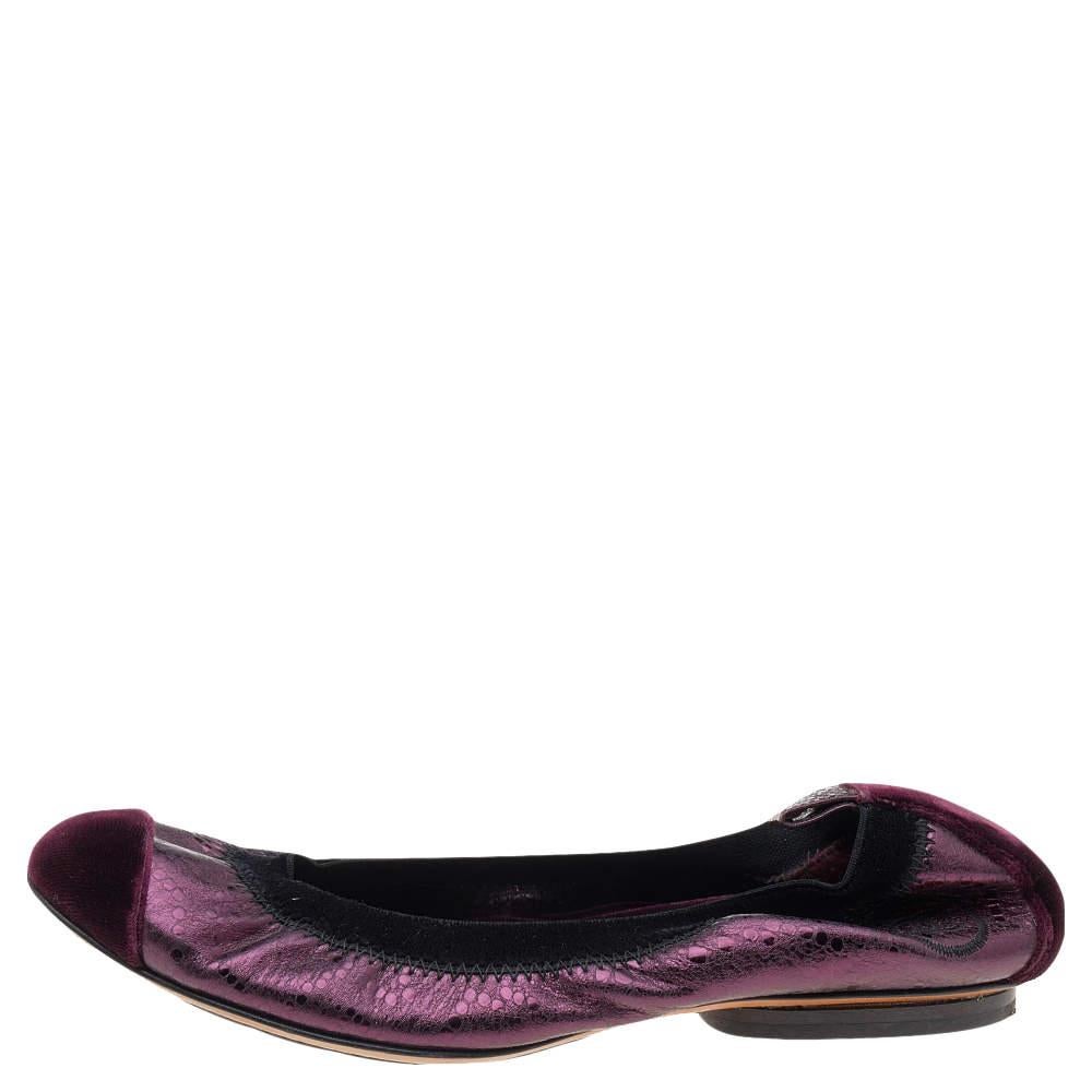 Chanel Black/Purple Velvet and Leather Scrunch CC Cap Toe Ballet Flats Size 34.5 For Sale 1