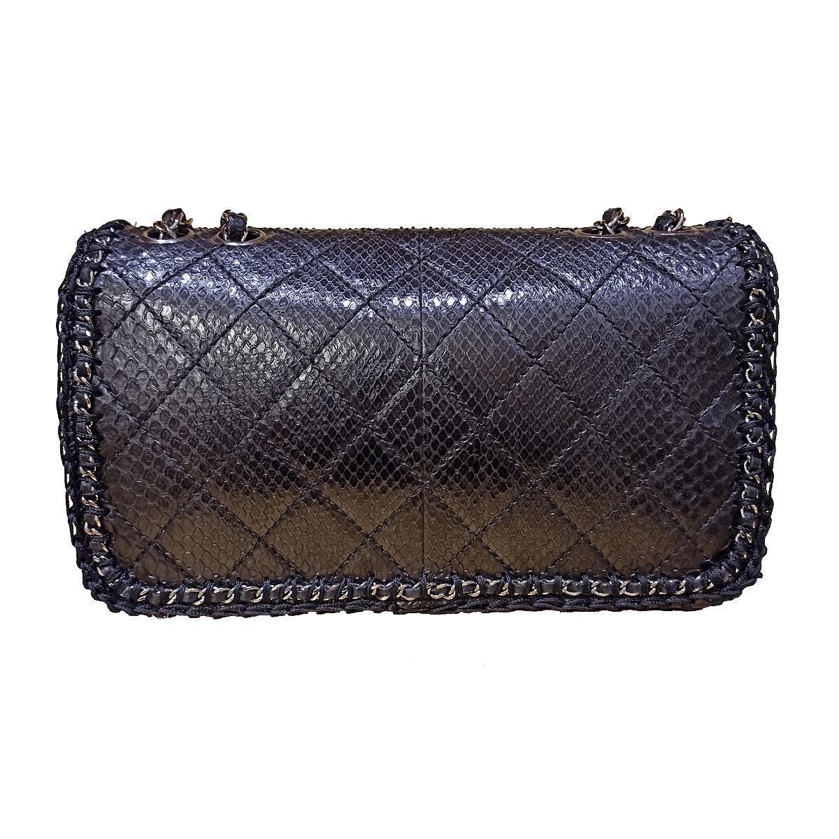 Fantastic and iconic Chanel bag 
Year 2006/2008
Real python leather
Black color
Silver hardware
Worked wool sides
Internal pocket and phone holder
No card
Serial number inside
Cm 26 x 15 x 8 (10.2 x 5.9 x 3.14 inches)
With dustbag and box
Perfect
