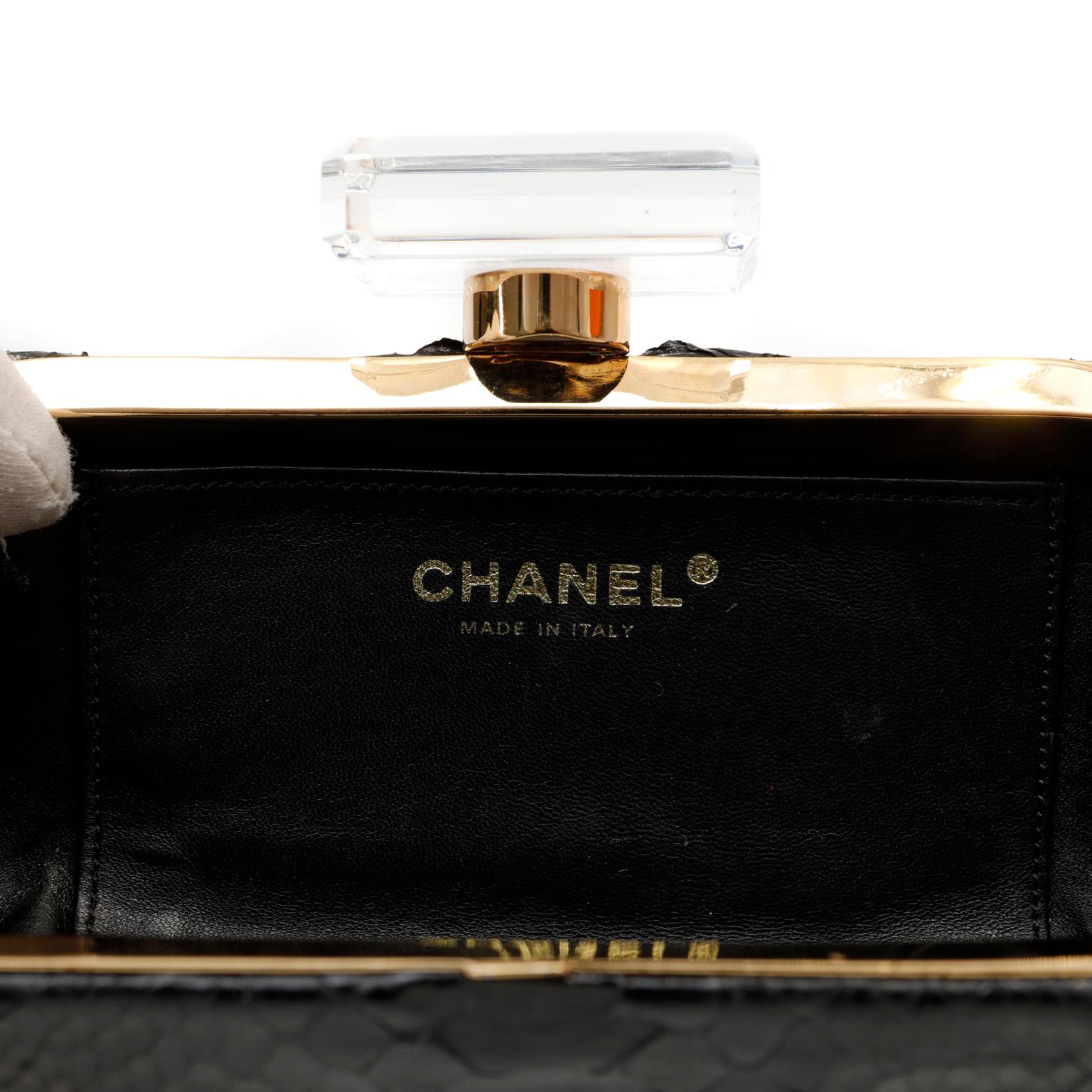 Pochette Chanel in pitone nero In condizioni ottime in vendita a Palm Beach, FL