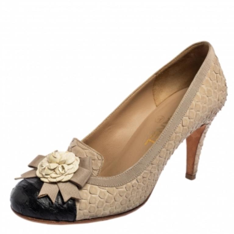 Women's Chanel Black Python Leather Camellia Bow Applique Round-Toe Pumps Size 37.5