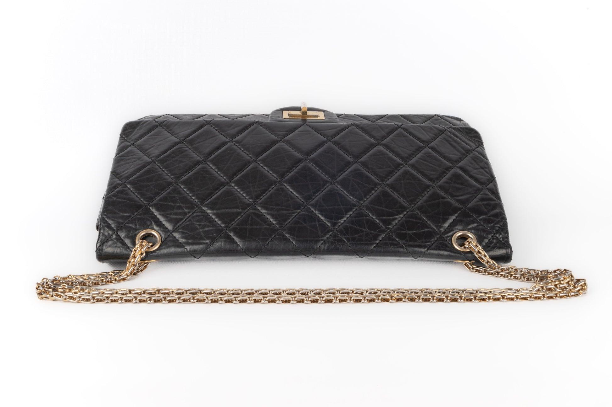 Bolso Chanel negro acolchado de piel de becerro envejecida 2.55, 2005 en venta 1