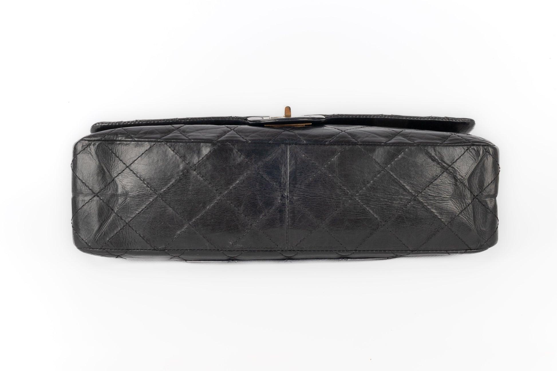 Bolso Chanel negro acolchado de piel de becerro envejecida 2.55, 2005 en venta 2