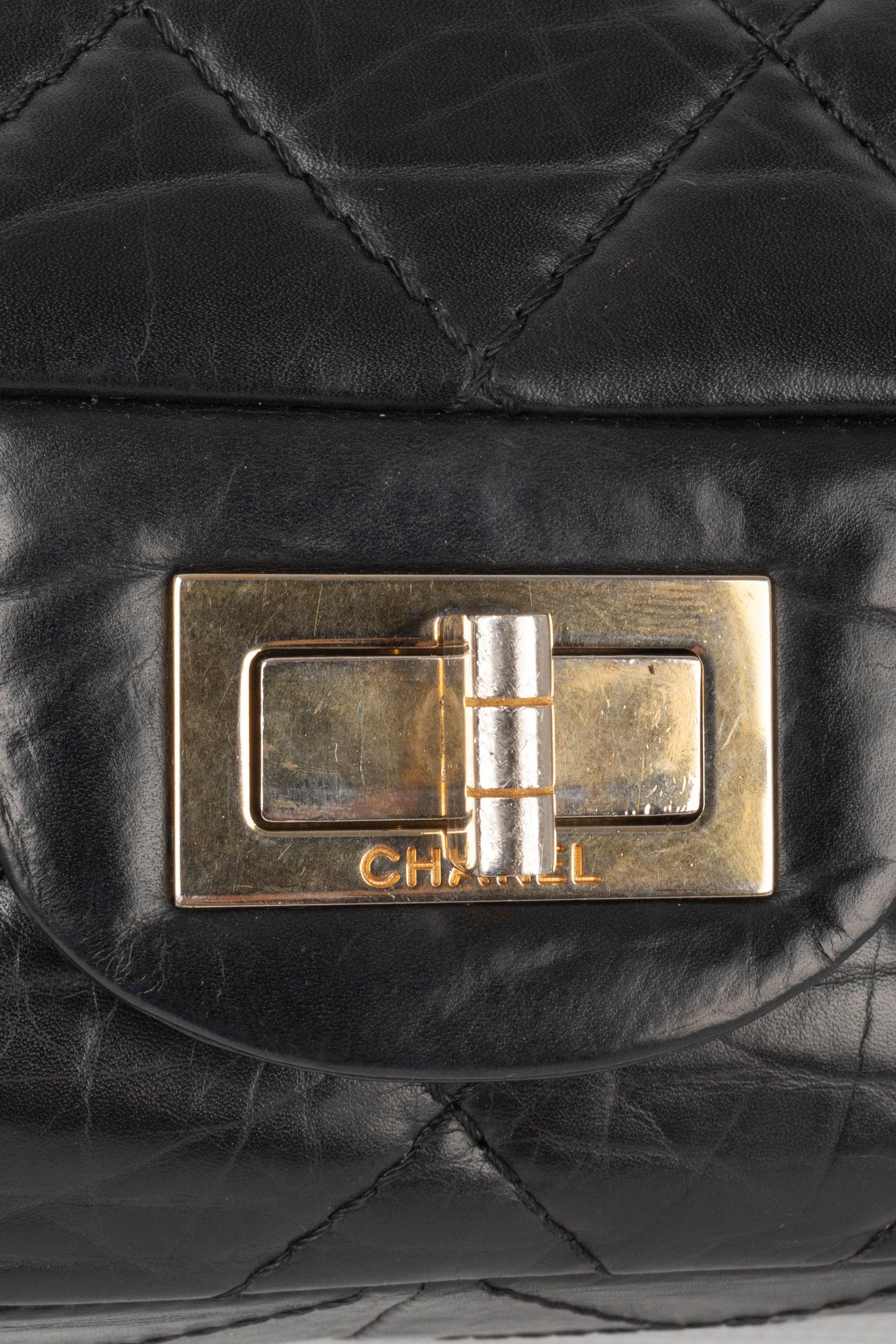 Bolso Chanel negro acolchado de piel de becerro envejecida 2.55, 2005 en venta 4