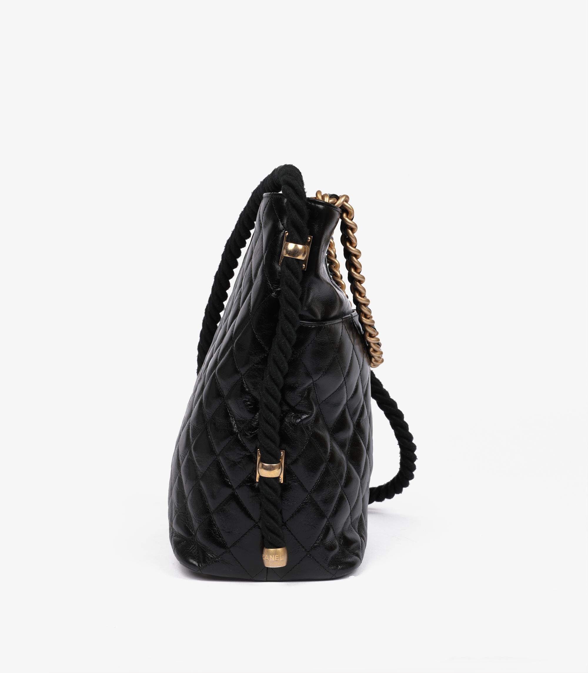 Chanel Borsa Hobo En Vogue in pelle di vitello invecchiata trapuntata nera In condizioni ottime in vendita a Bishop's Stortford, Hertfordshire
