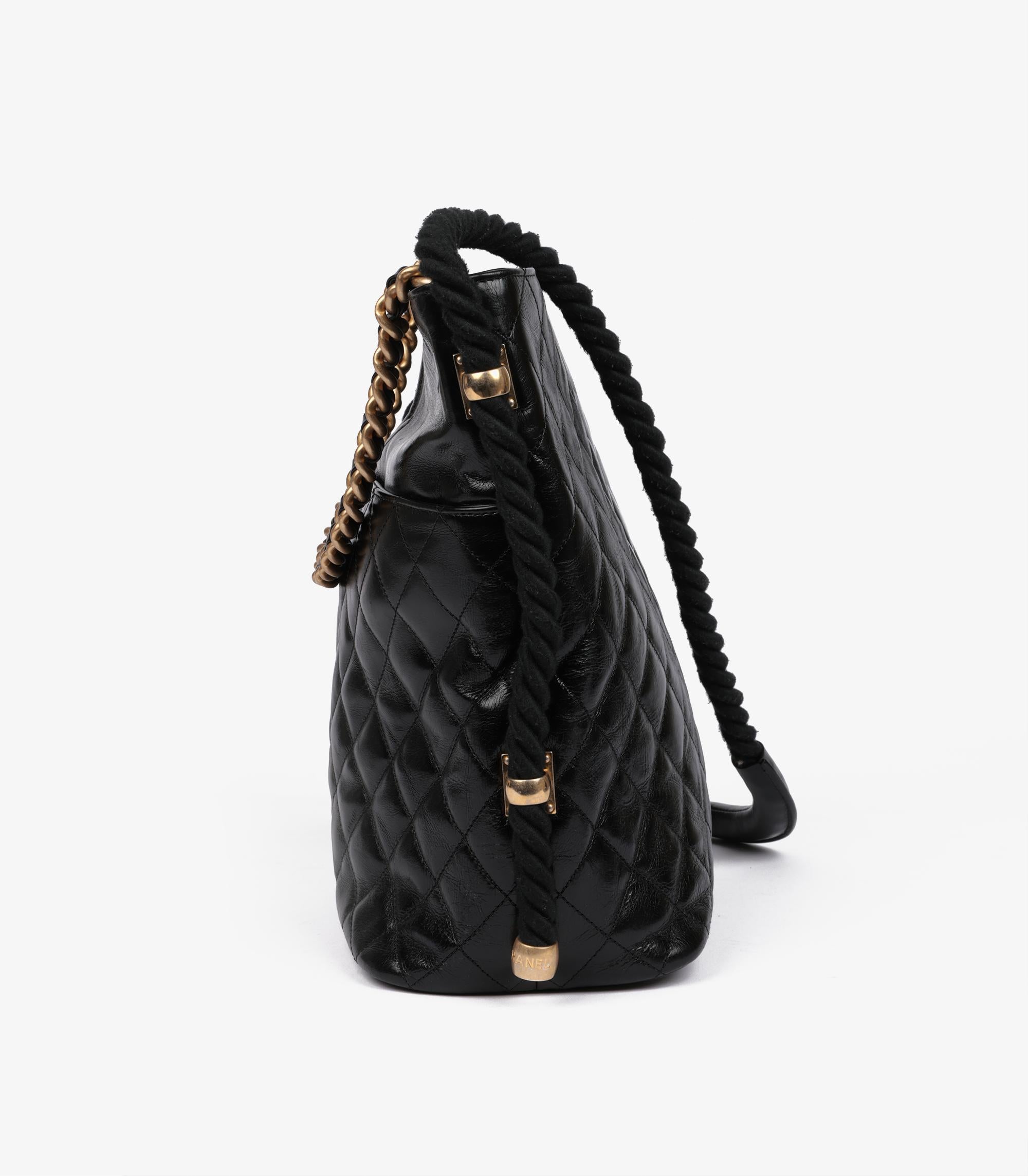 Chanel Borsa Hobo En Vogue in pelle di vitello invecchiata trapuntata nera in vendita 1