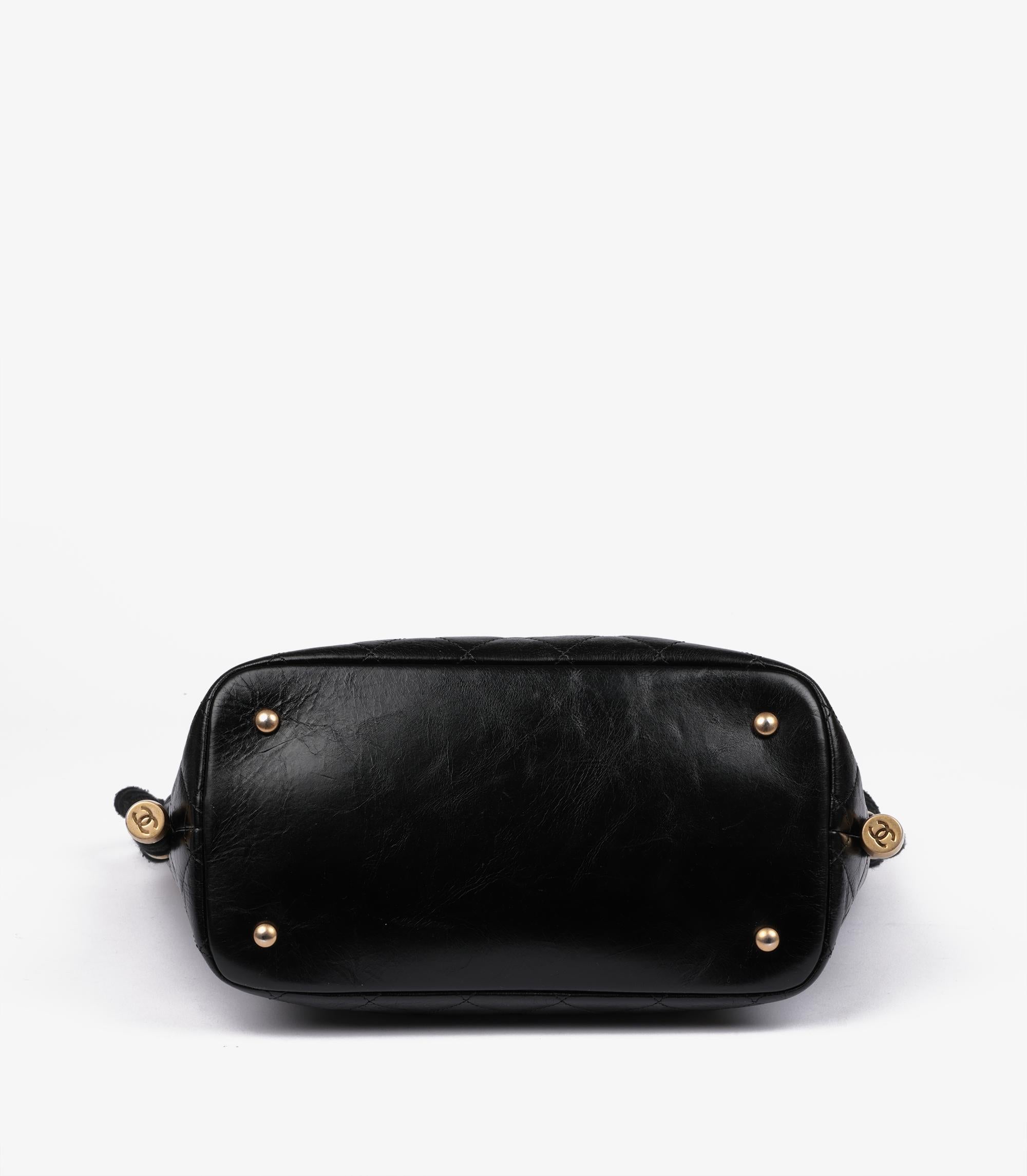 Chanel Borsa Hobo En Vogue in pelle di vitello invecchiata trapuntata nera in vendita 2