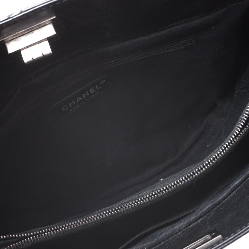Chanel Black Quilted Aged Calfskin Leather Large Reissue Tote In Good Condition In Dubai, Al Qouz 2