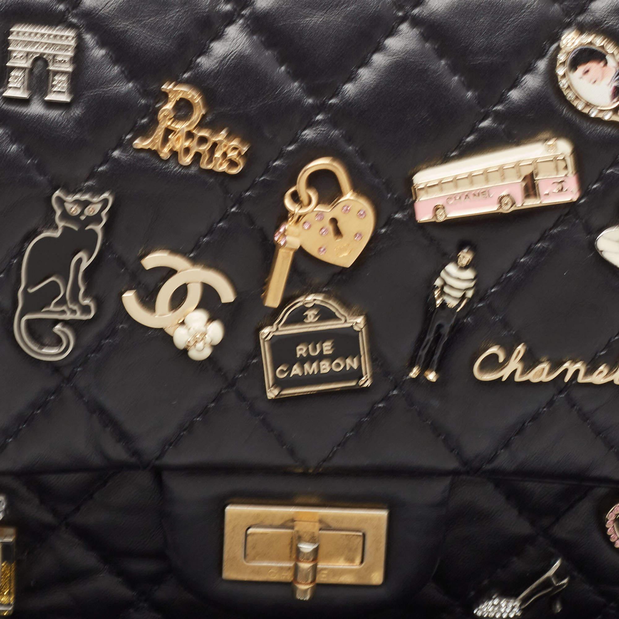 Chanel - Sac à rabat en cuir vieilli 225 Lucky Charm Reissue 2.55 - noir matelassé en vente 10