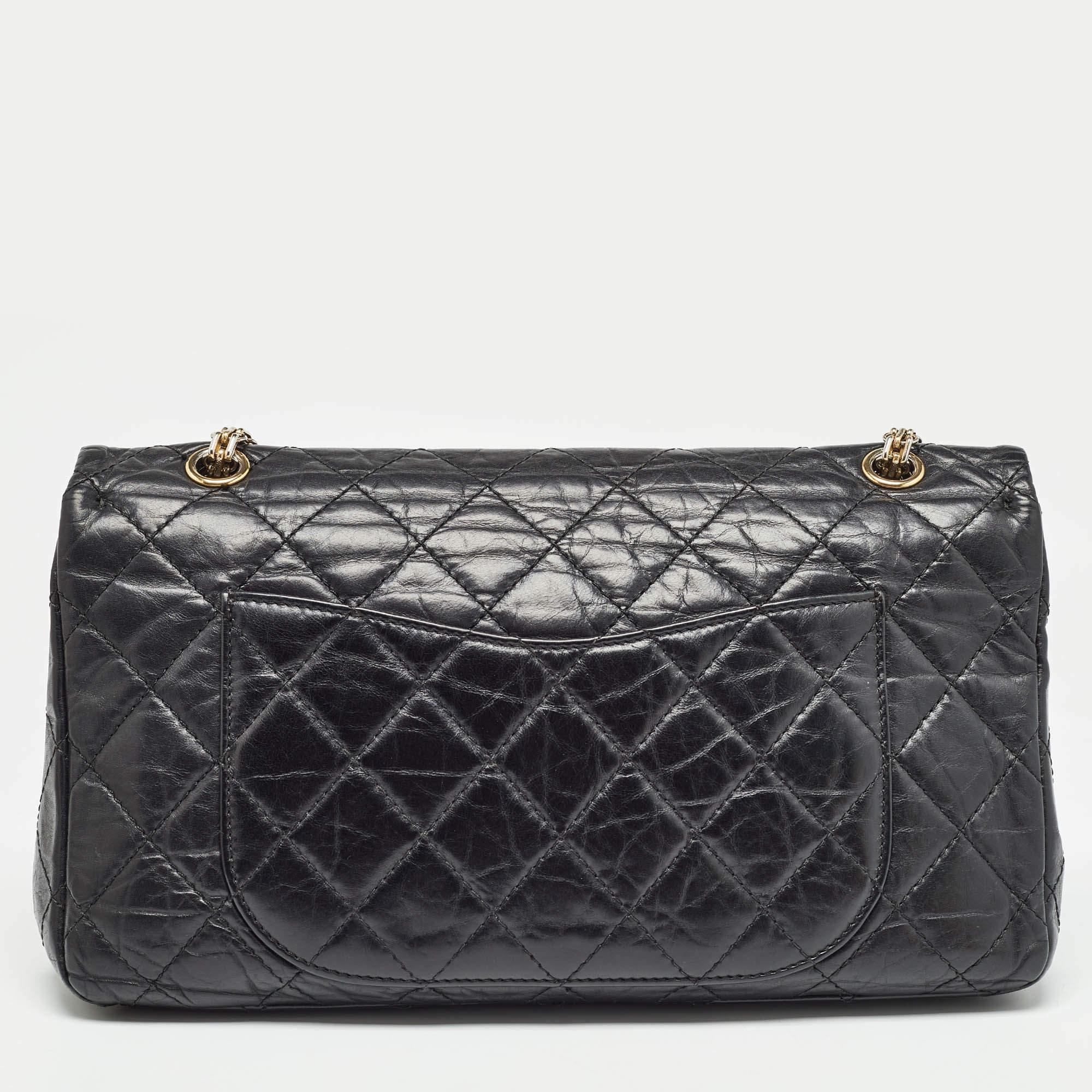 Chanel - Sac à rabat 227 Reissue 2.55 en cuir vieilli matelassé noir État moyen - En vente à Dubai, Al Qouz 2