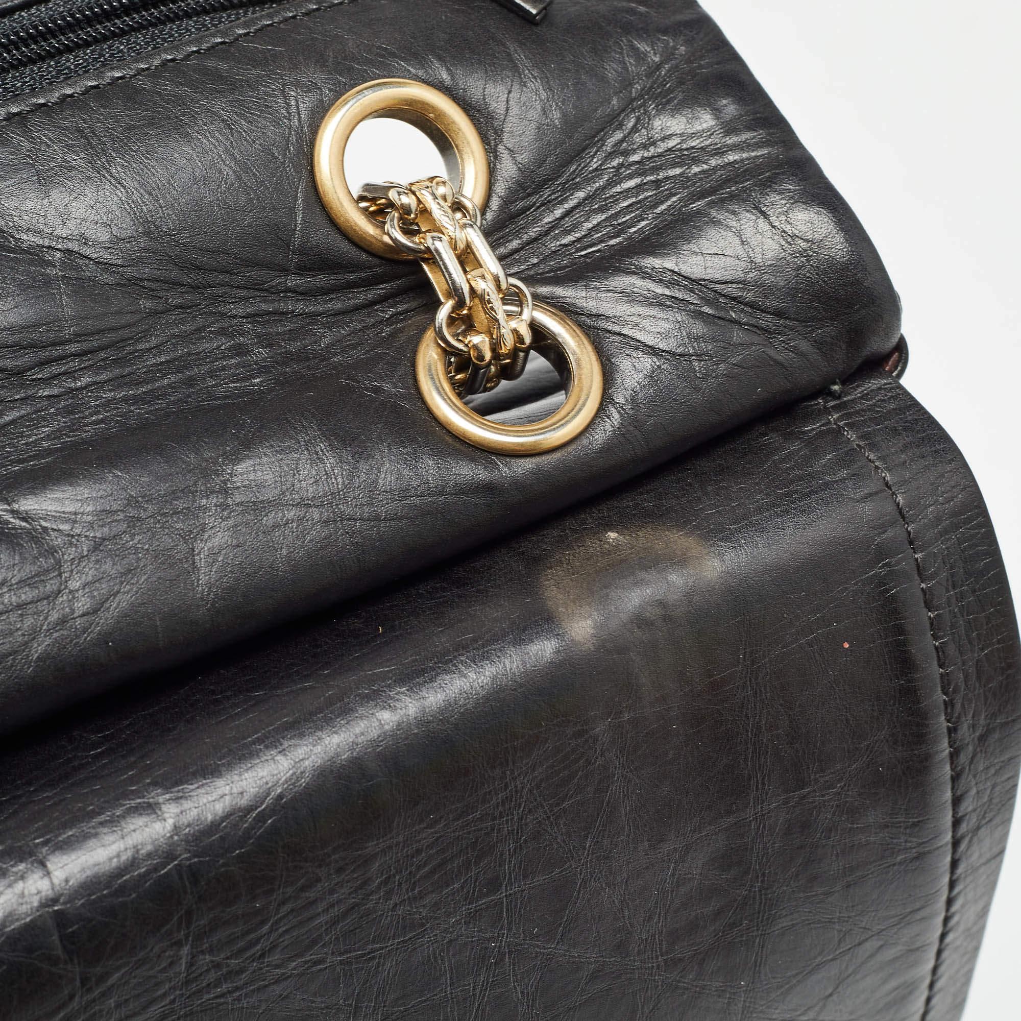 Chanel - Sac à rabat 227 Reissue 2.55 en cuir vieilli matelassé noir en vente 2