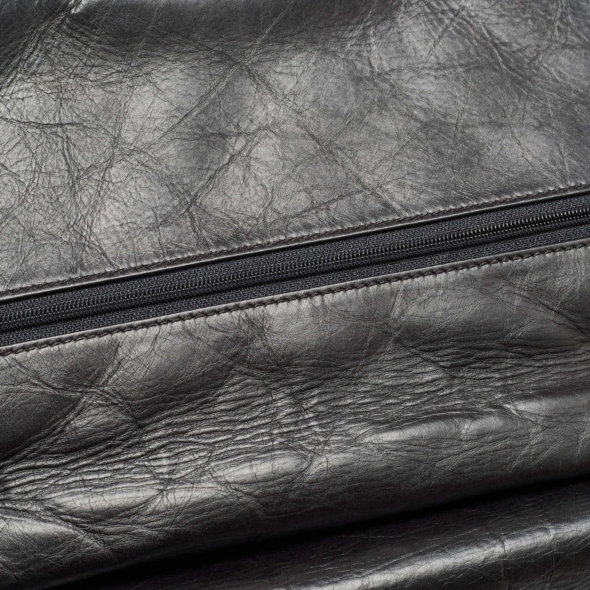 Chanel - Sac à rabat 227 Reissue 2.55 en cuir vieilli matelassé noir en vente 3