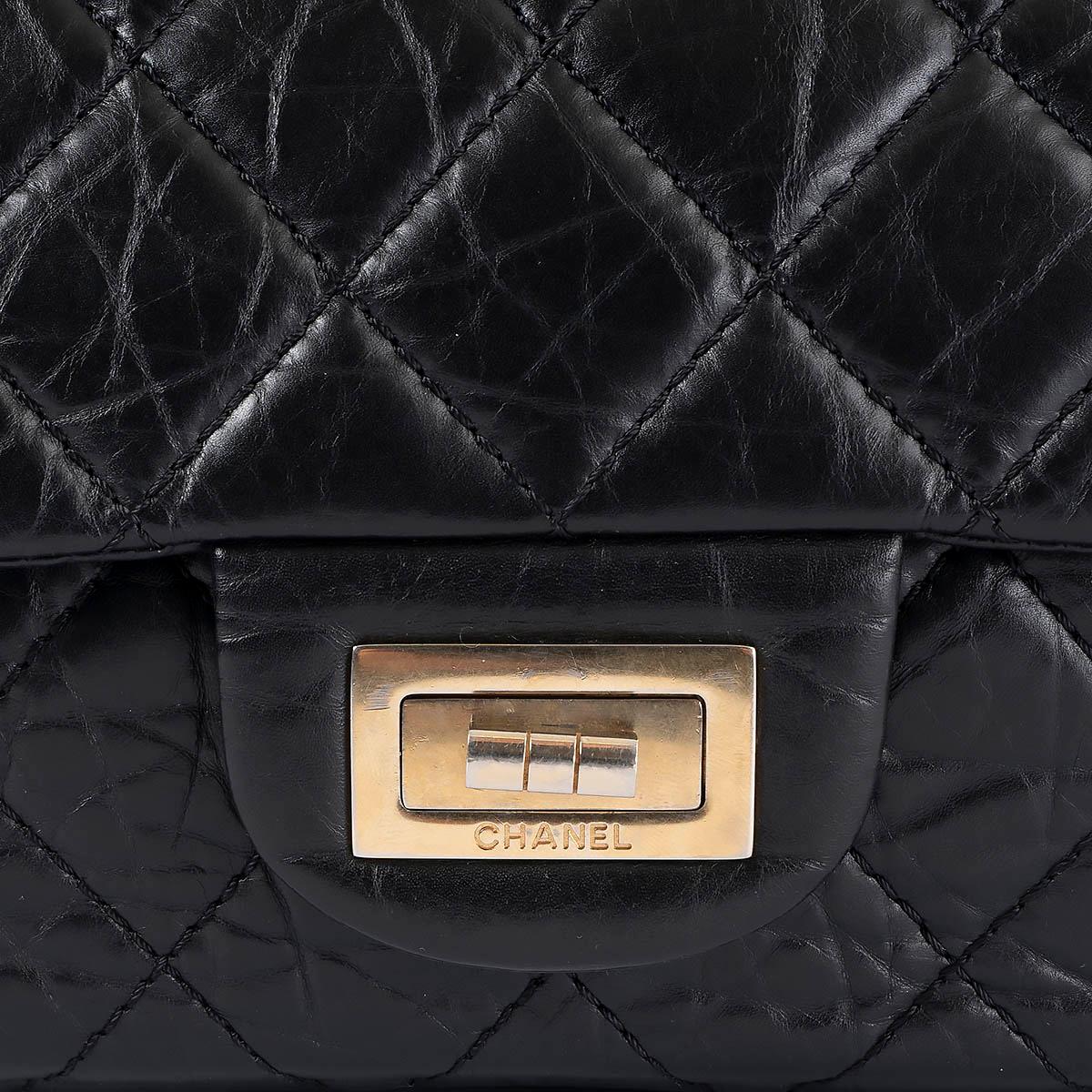 CHANEL black quilted aged leather 2.55 227 REISSUE MAXI FLAP Shoulder Bag For Sale 3