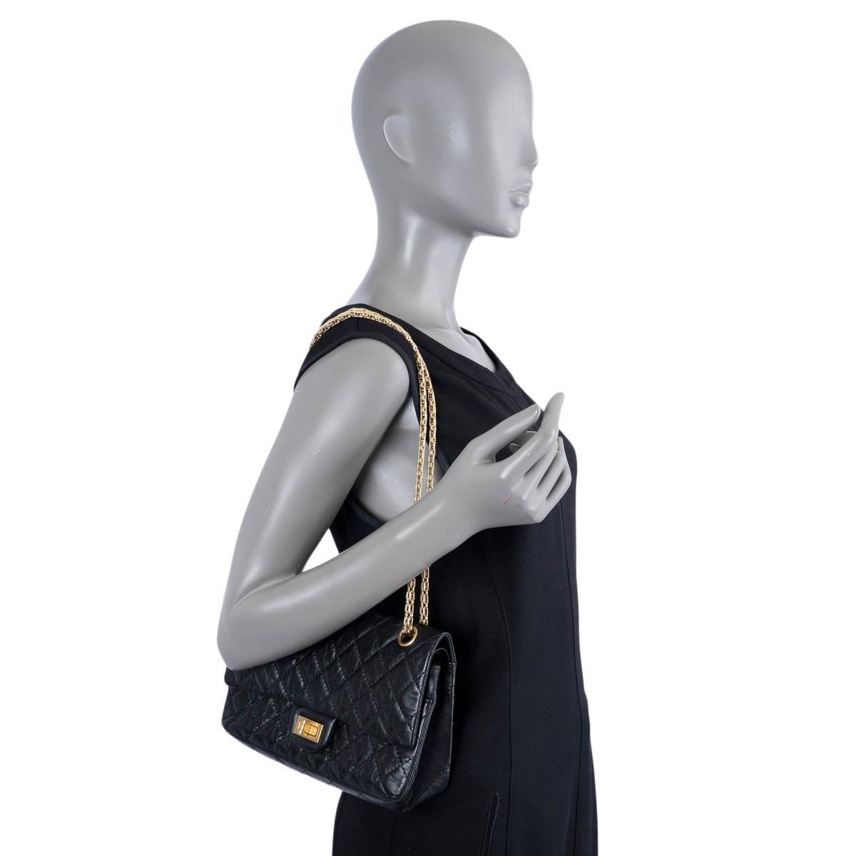 CHANEL black quilted aged leather 2.55 REISSUE 225 MEDIUM Shoulder Bag For Sale 5