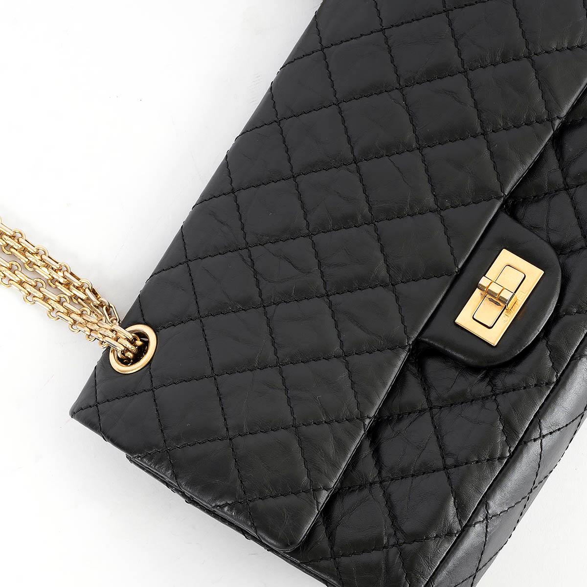 Women's CHANEL black quilted aged leather 2.55 REISSUE 225 MEDIUM Shoulder Bag For Sale