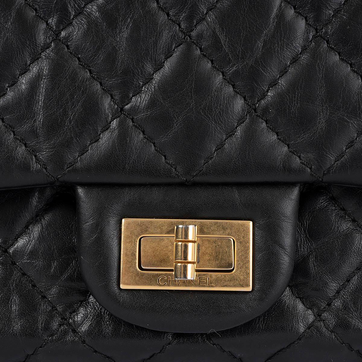 CHANEL black quilted aged leather 2.55 REISSUE 225 MEDIUM Shoulder Bag For Sale 1