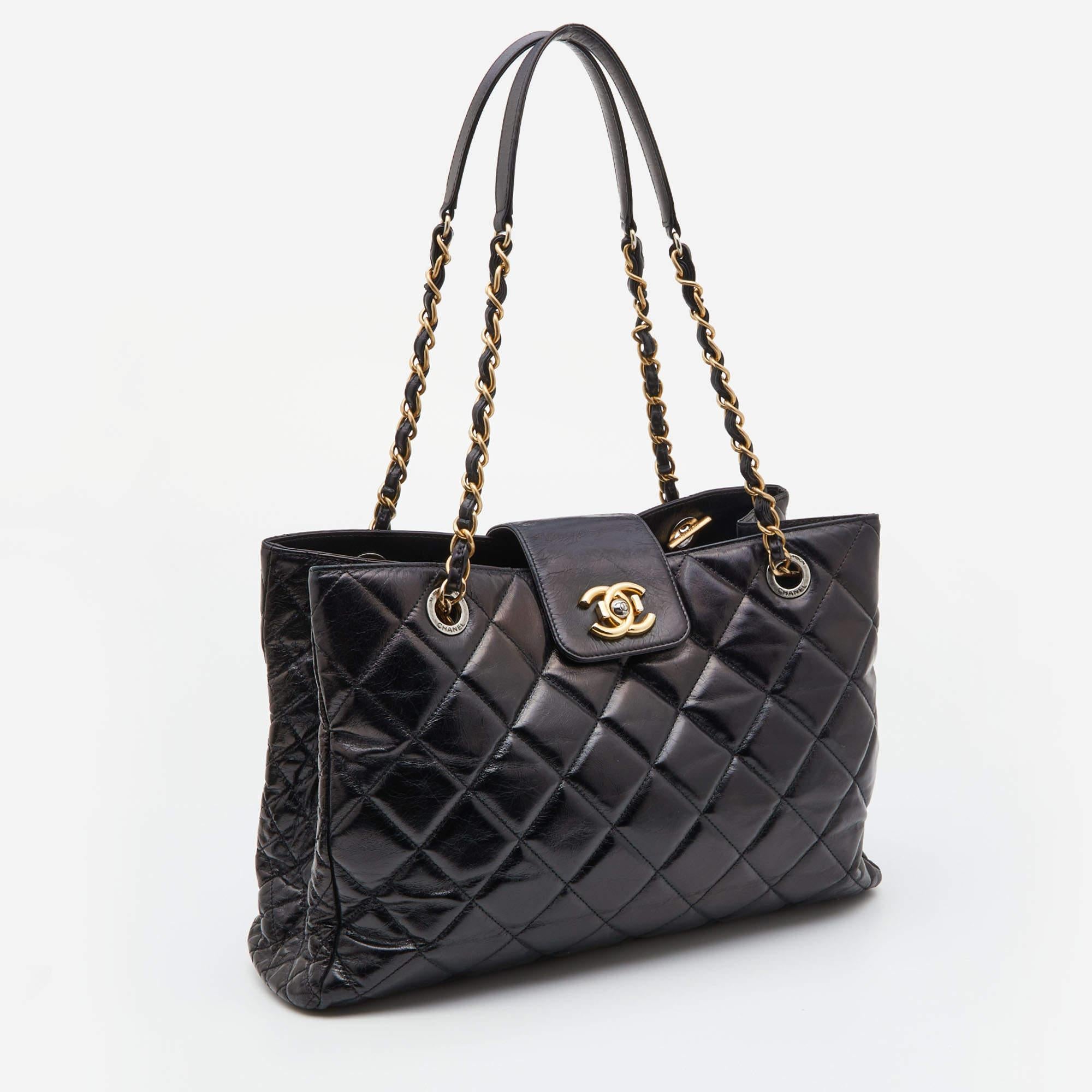 Women's Chanel Black Quilted Aged Leather CC Chain Tote