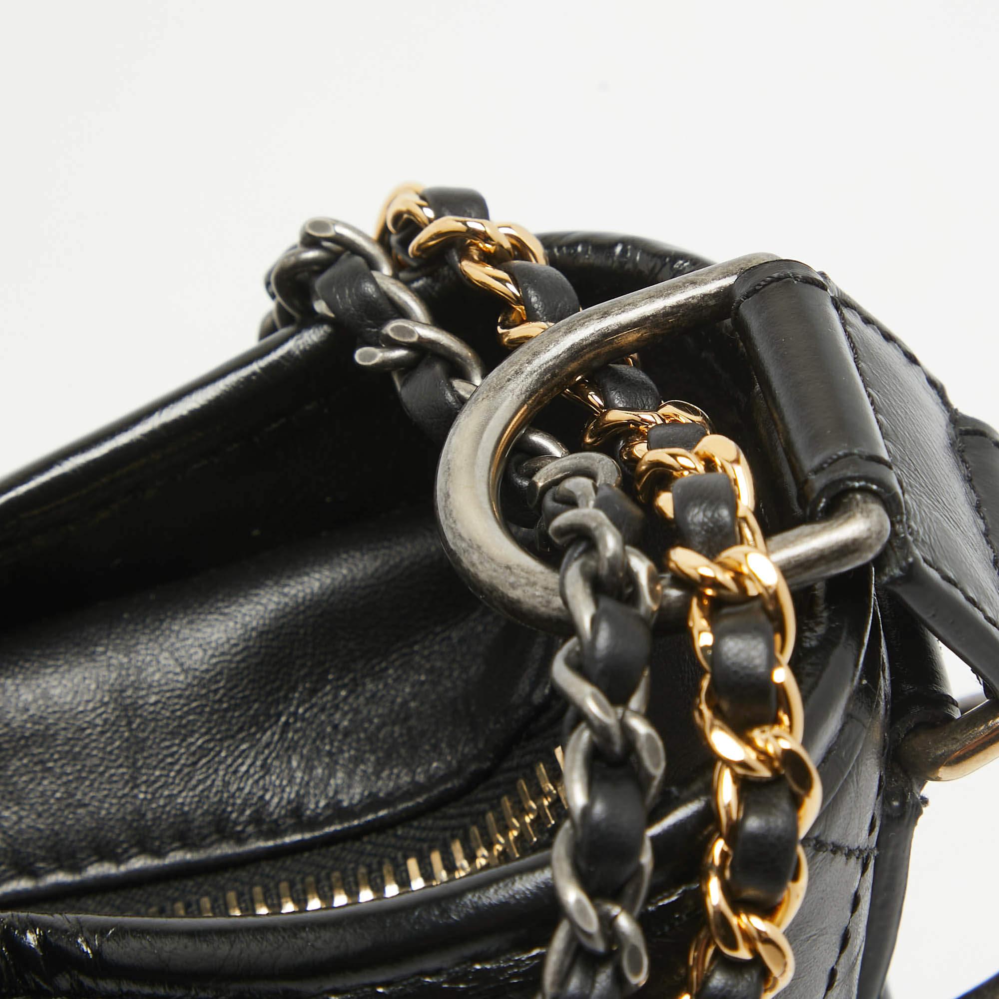 Chanel Schwarzes gestepptes gealtertes Leder Medium Gabrielle Hobo im Angebot 3