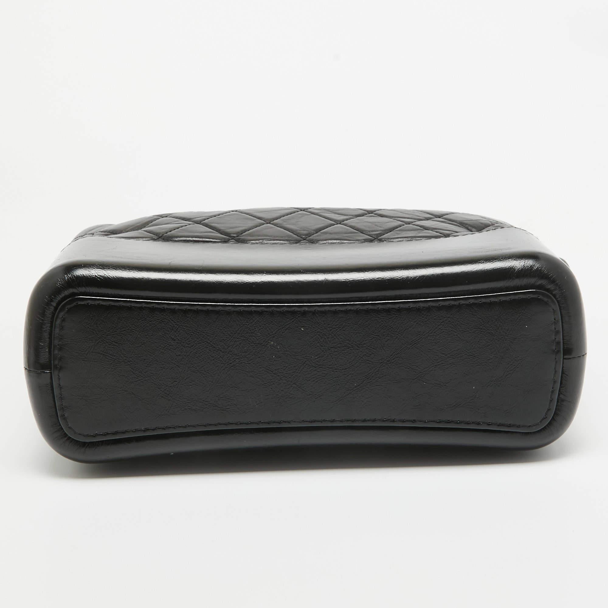 Chanel Schwarzes gestepptes gealtertes Leder Medium Gabrielle Hobo im Angebot 4
