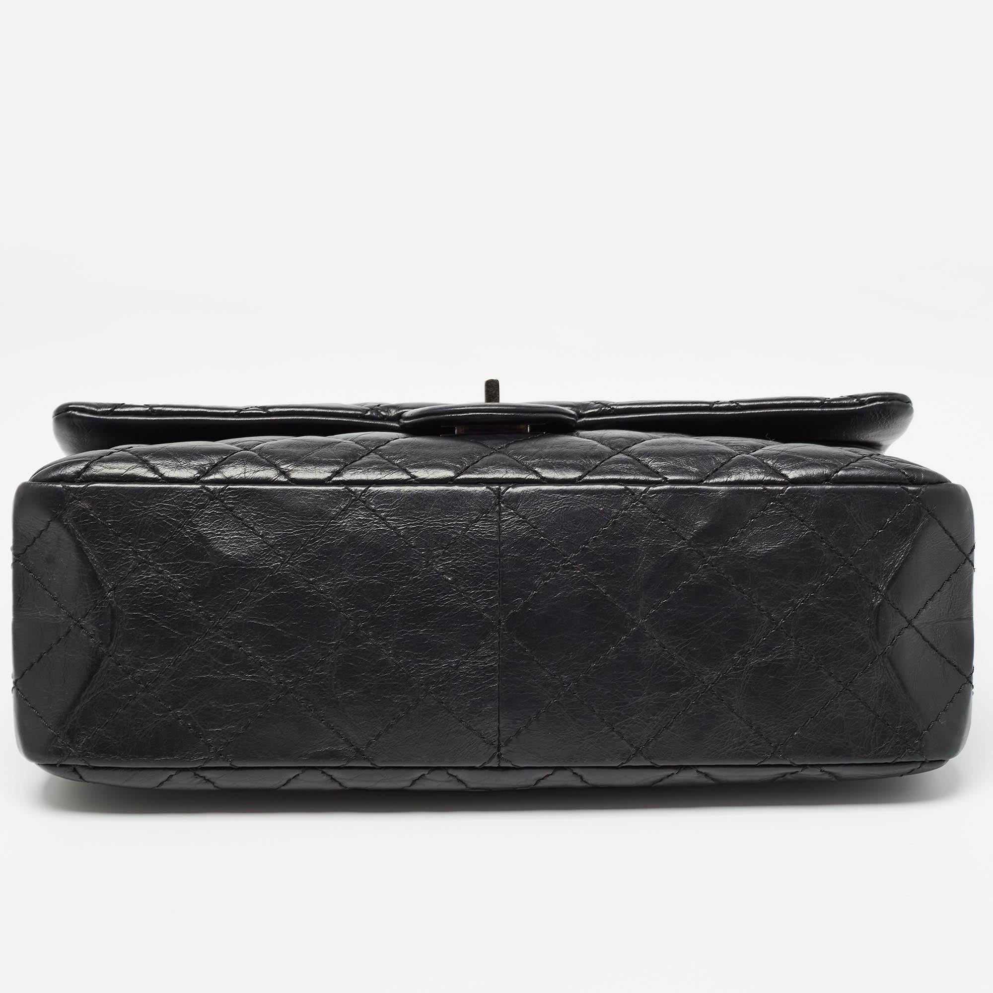 Chanel Negro Acolchado Cuero Envejecido Reissue 2.55 Classic 226 Bolso con Solapa en venta 5