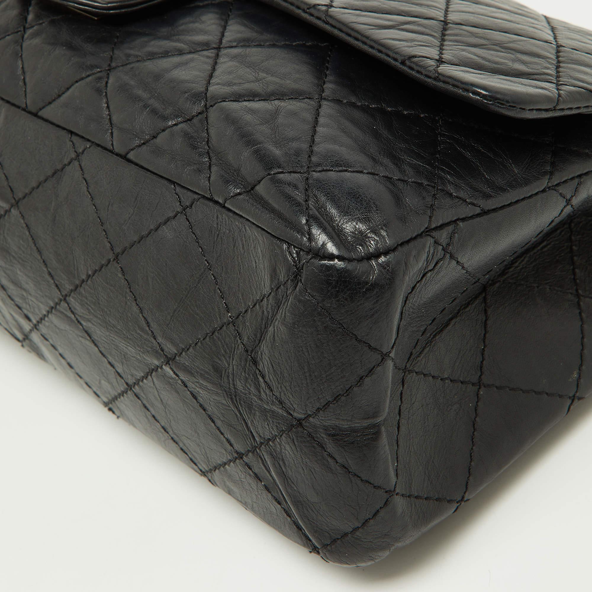 Chanel - Sac à rabat classique 227 en cuir vieilli matelassé noir, réédition 2.55 en vente 8