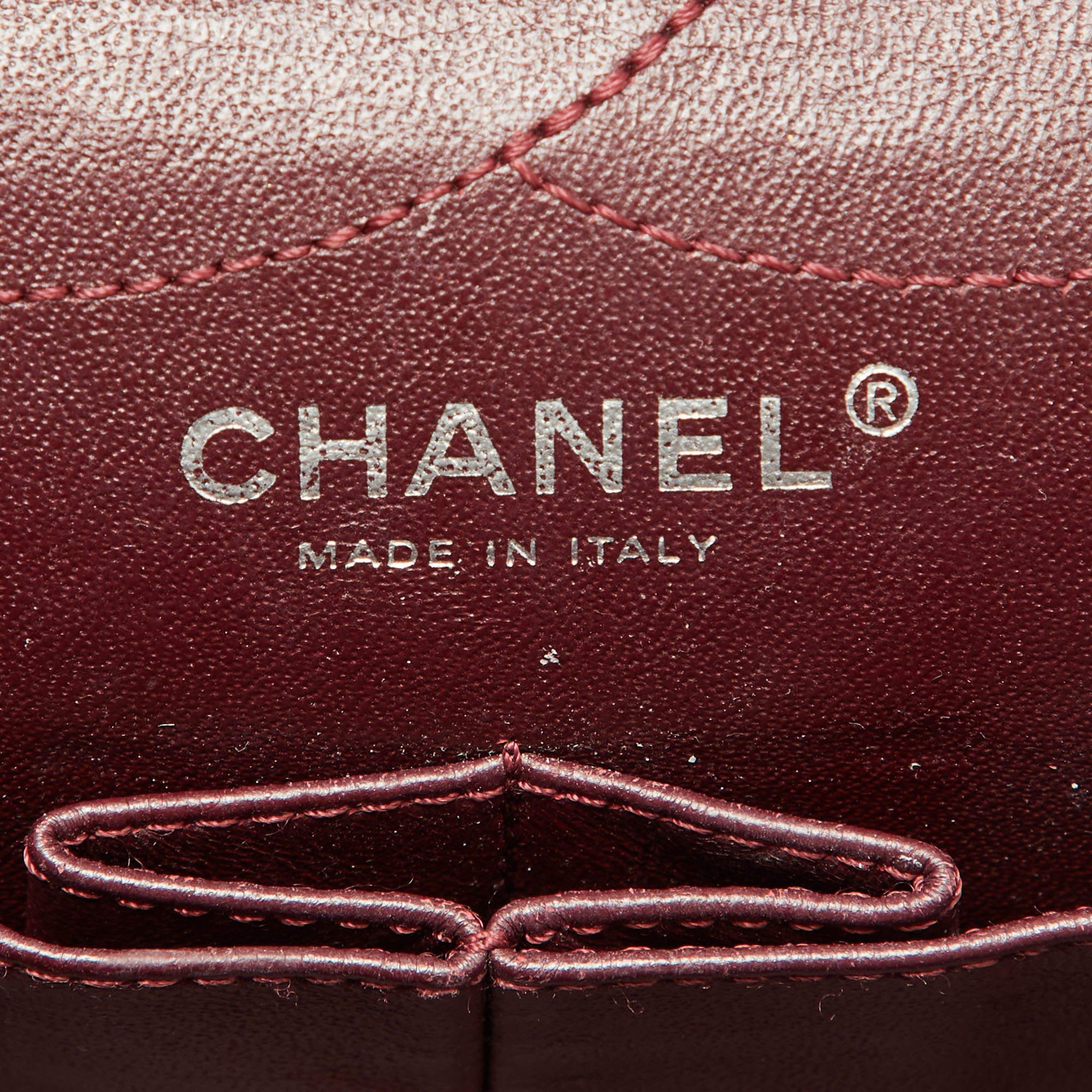 Chanel Schwarze gesteppte Reissue 2.55 klassische 227 Klappentasche aus gealtertem Leder Damen im Angebot