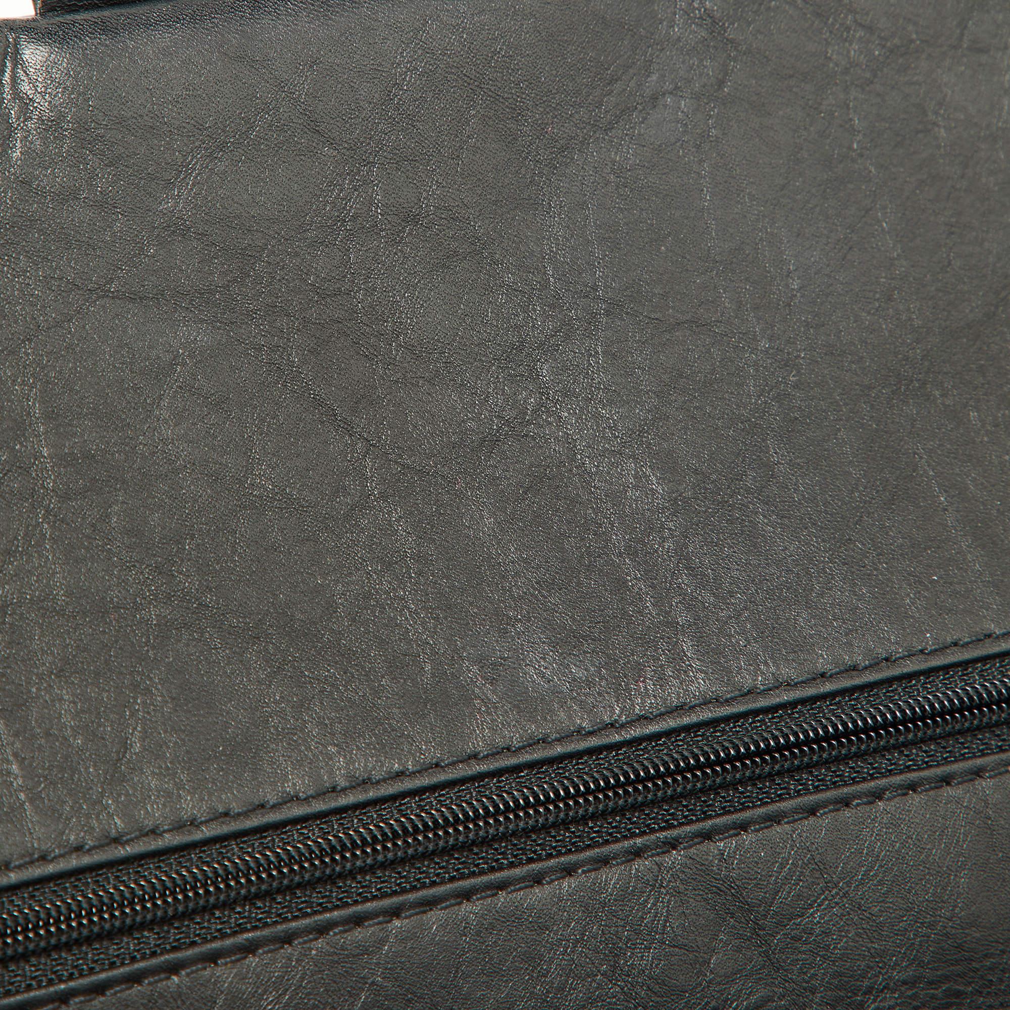 Chanel Schwarze gesteppte Reissue 2.55 klassische 227 Klappentasche aus gealtertem Leder im Angebot 2