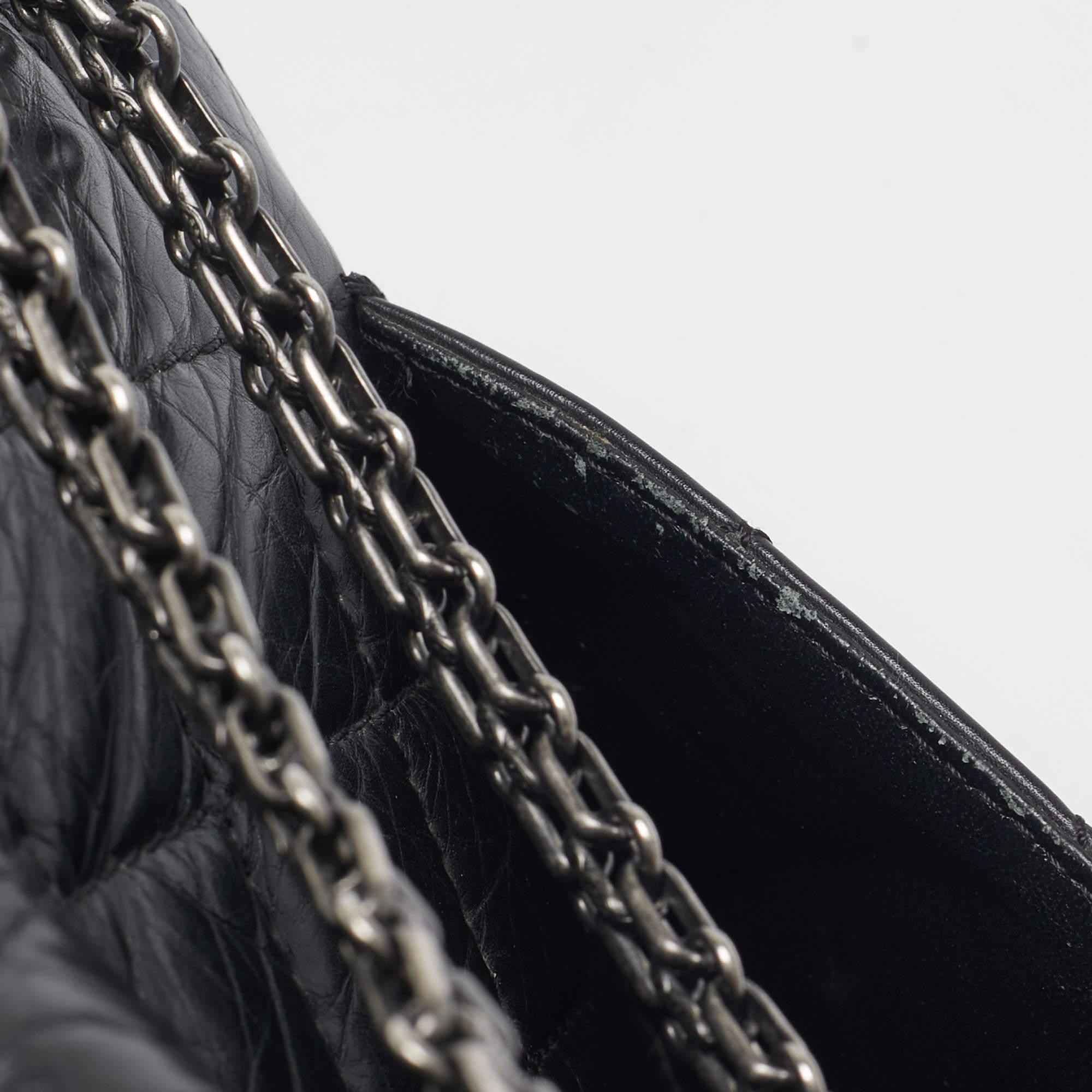 Chanel Bolso con solapa Reissue 2.55 Classic Leather 227 de piel envejecida acolchada negra 2