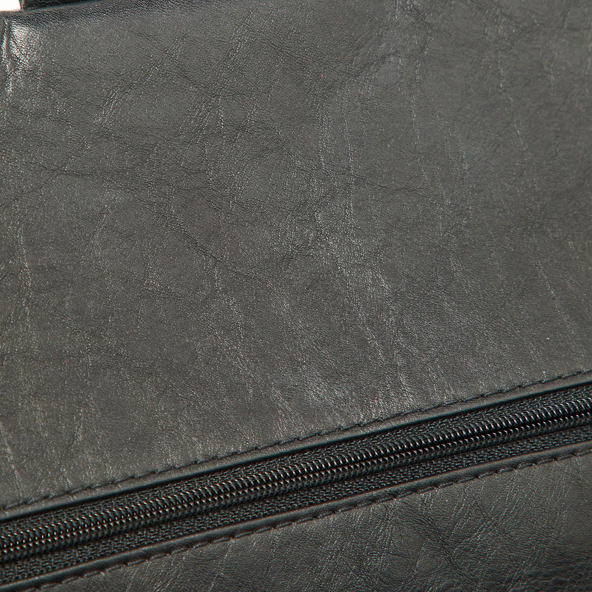 Chanel - Sac à rabat classique 227 en cuir vieilli matelassé noir, réédition 2.55 en vente 2