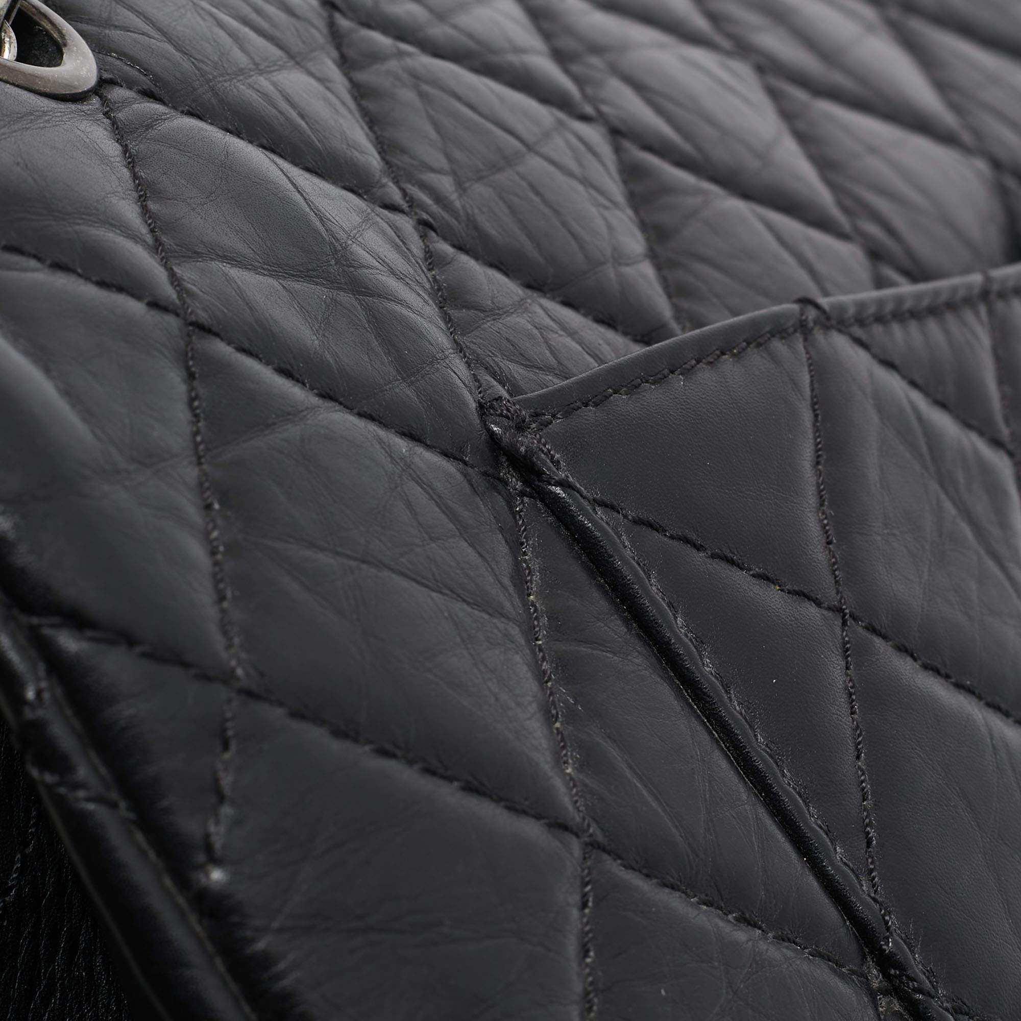 Chanel Bolso con solapa Reissue 2.55 Classic Leather 227 de piel envejecida acolchada negra 3