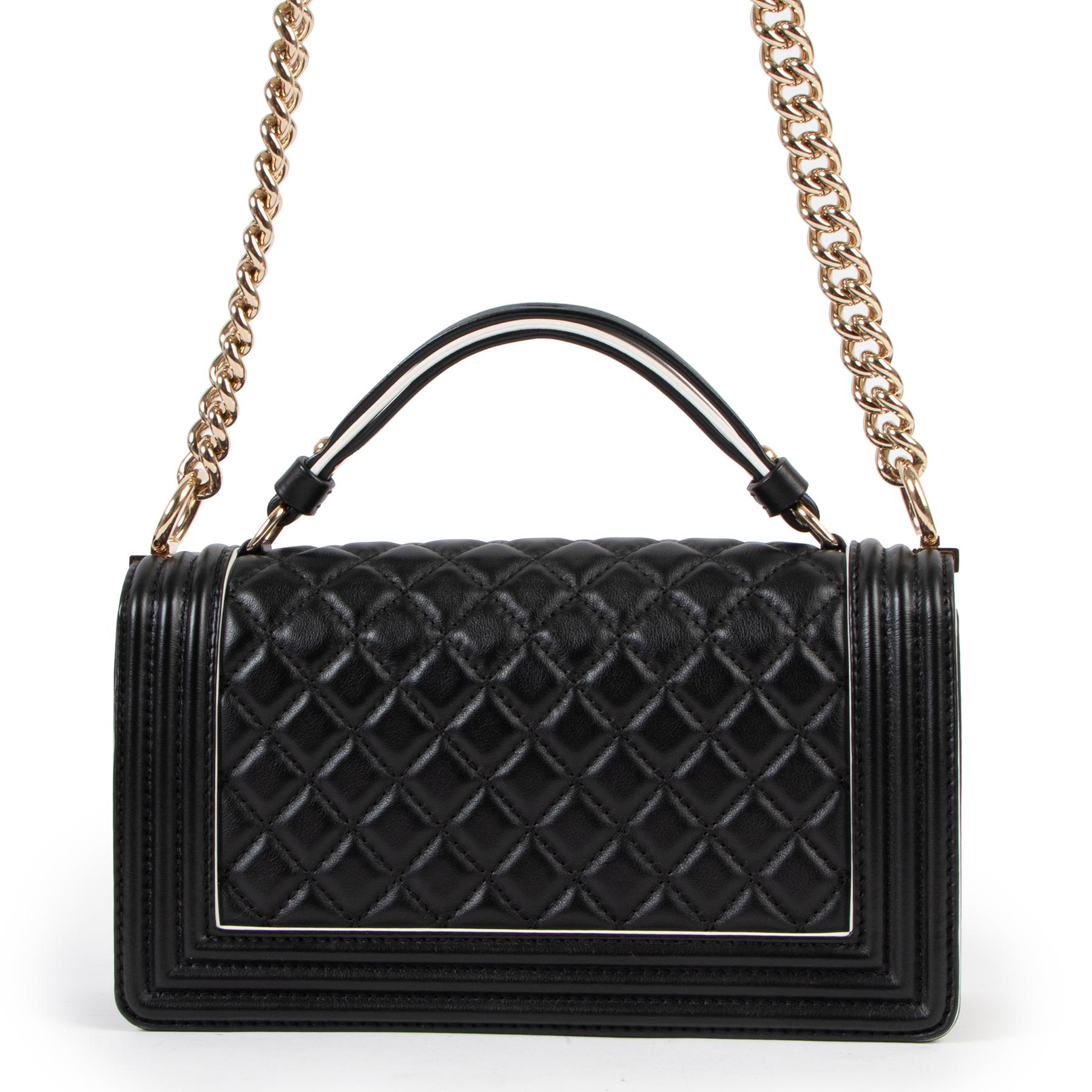 Chanel Schwarze gesteppte Boy Chanel Tasche mit Henkelklappe für Damen oder Herren