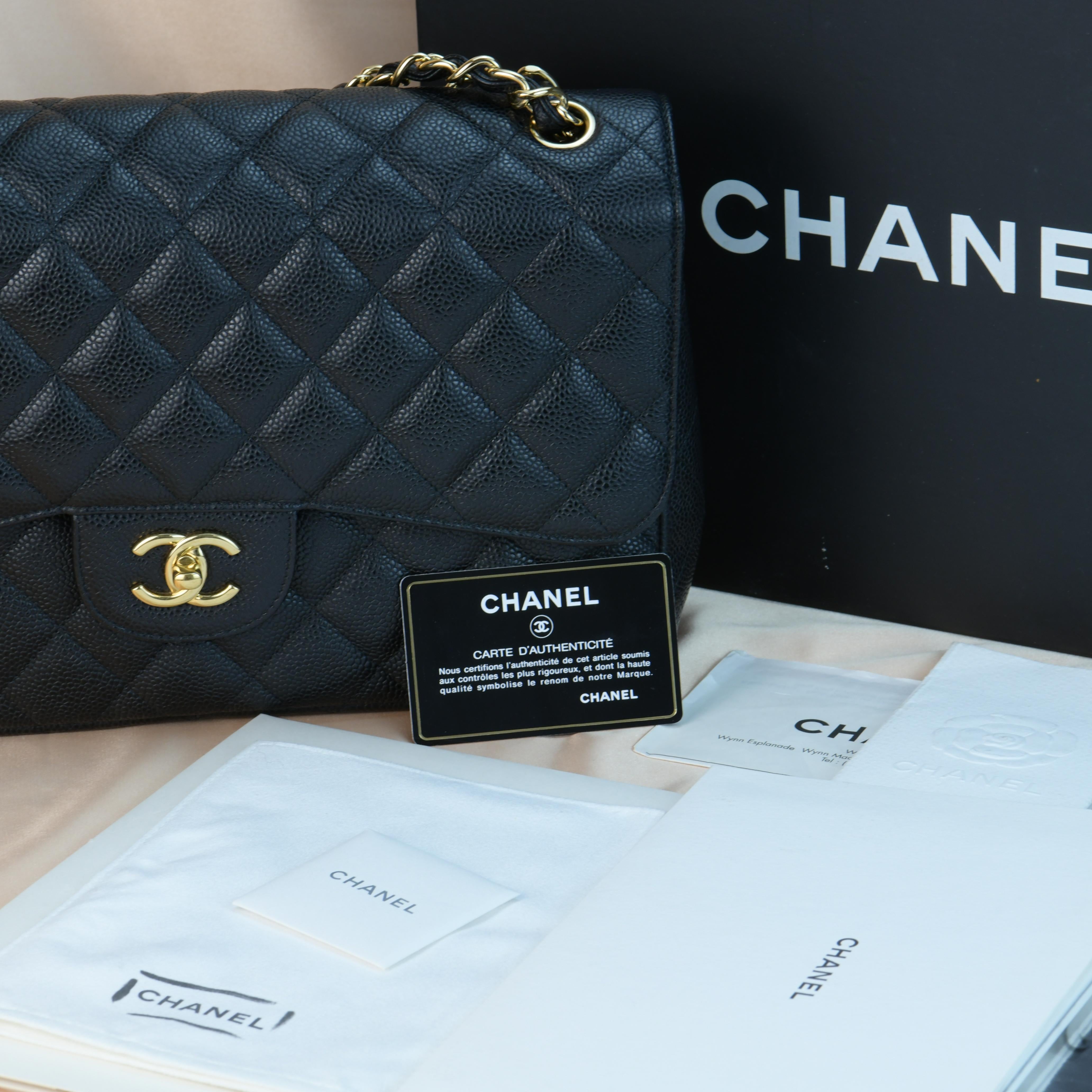 CHANEL Black Quilted Calfskin Caviar Timeless Classic Jumbo Double Flap Bag In Excellent Condition For Sale In Banbury, GB