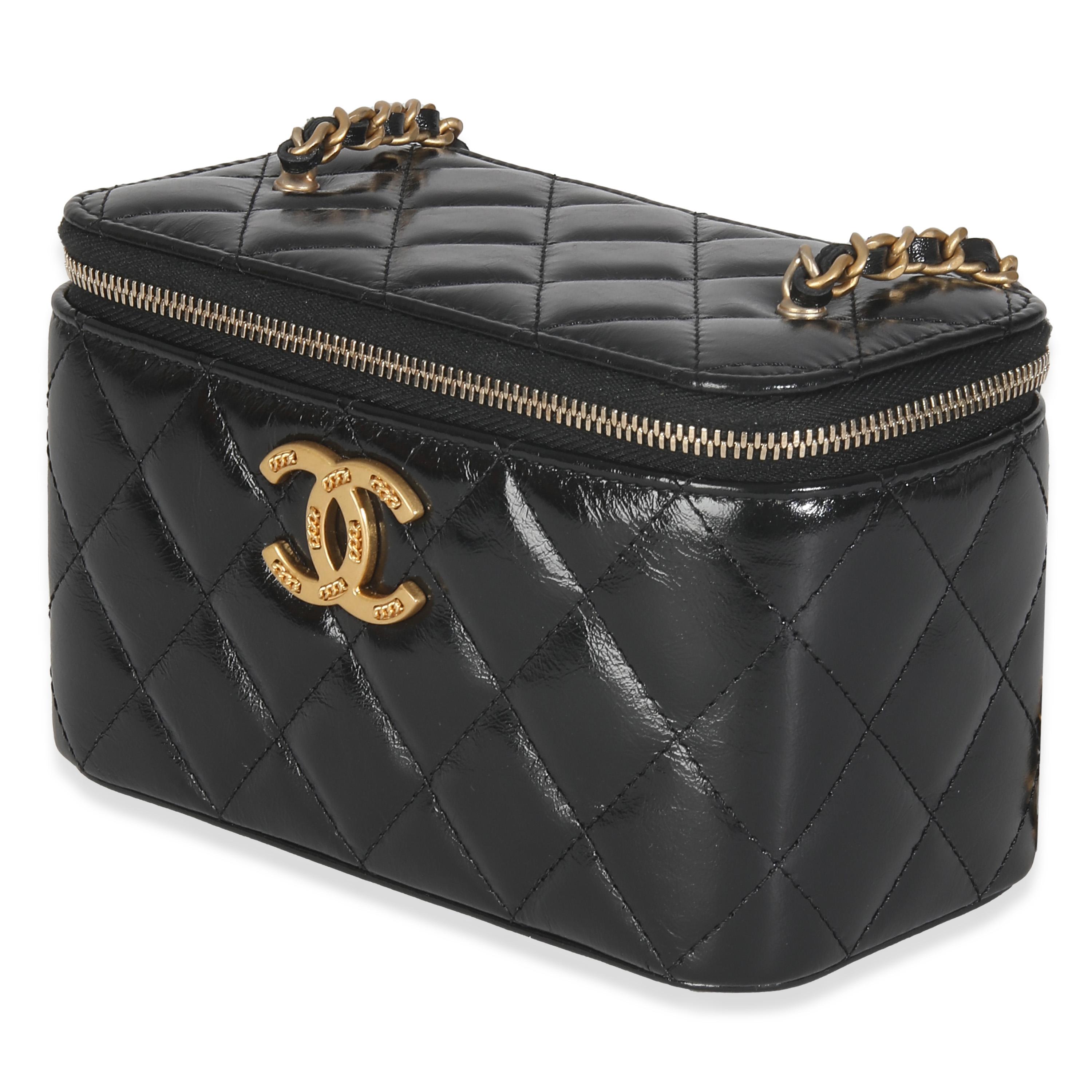 Women's or Men's Chanel Black Quilted Calfskin Chain CC Vanity For Sale
