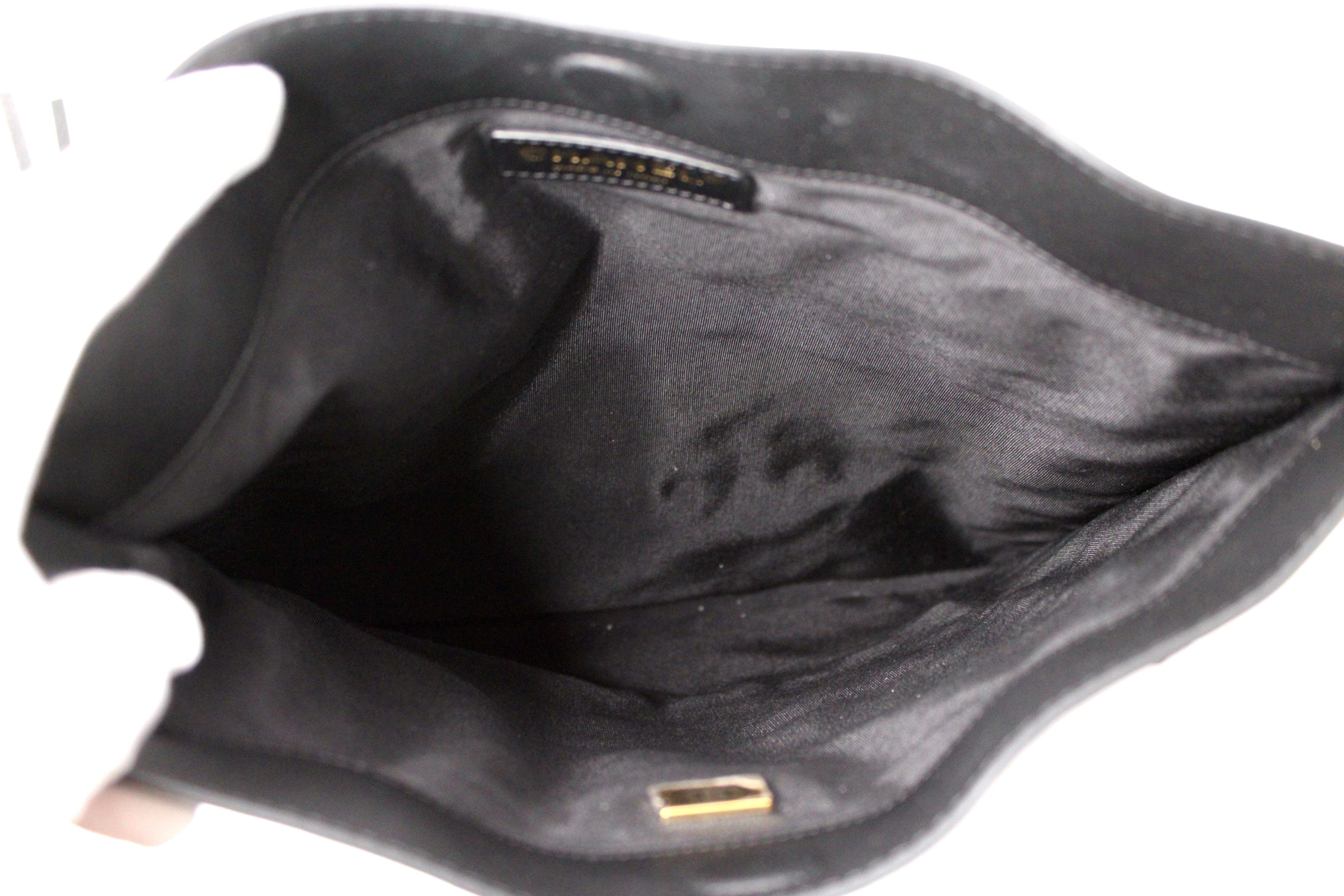 Chanel - Fourre-tout plat à franges en cuir de veau matelassé noir en vente 3