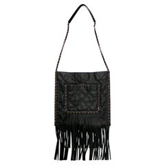 Chanel - Fourre-tout plat à franges en cuir de veau matelassé noir