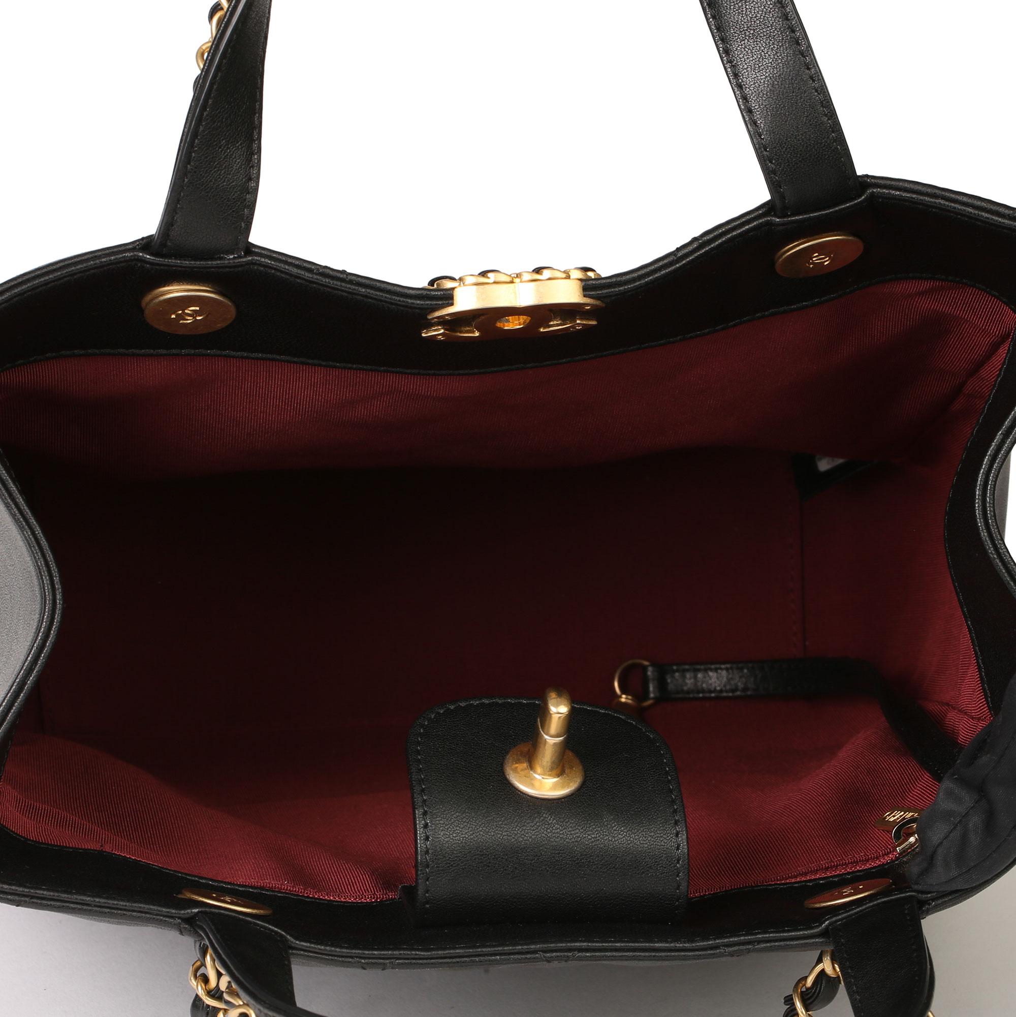 Chanel Schwarzes gestepptes Kalbsleder 19 Shoulder Tote 7