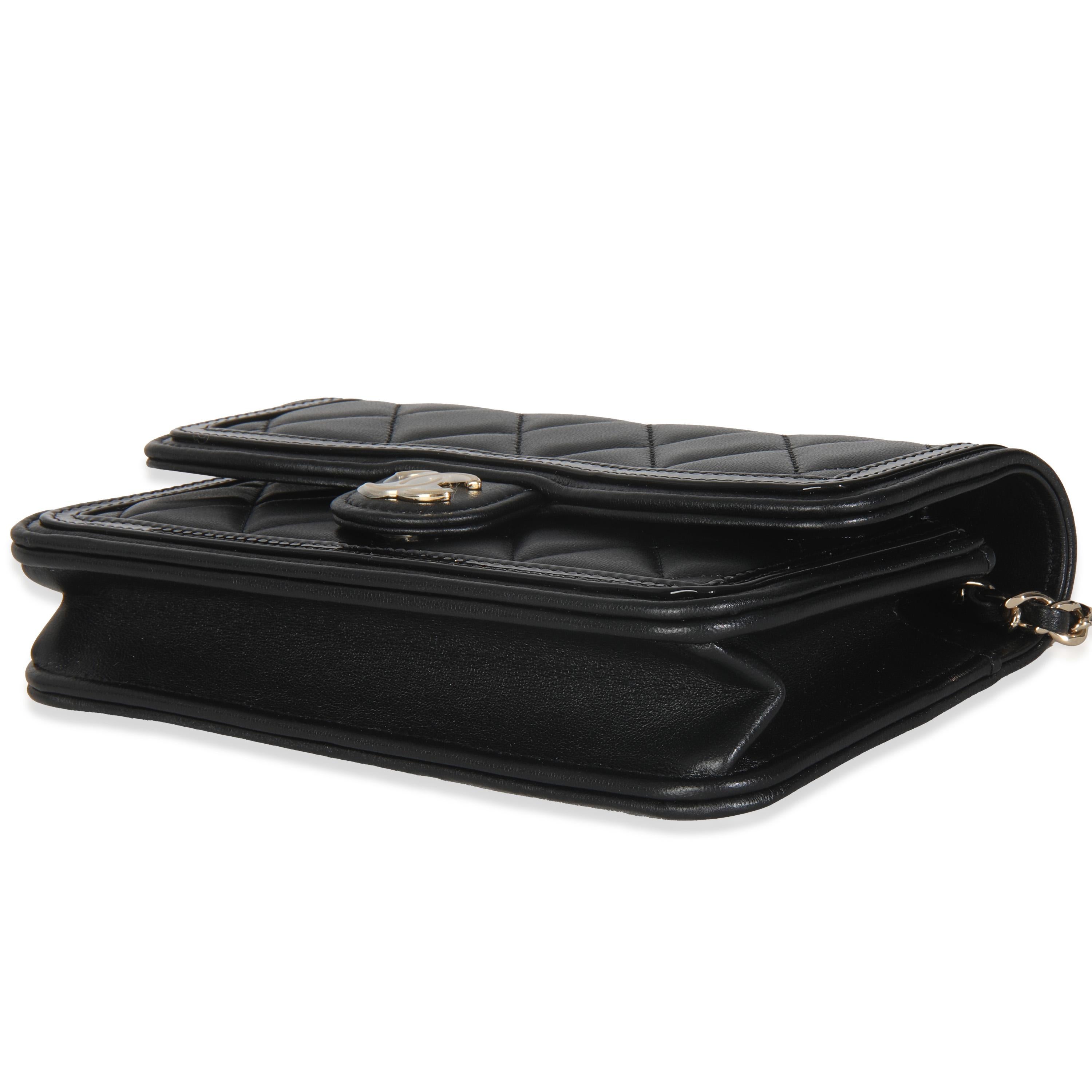 De las mujeres Chanel Funda para teléfono de piel de becerro acolchada negra con cadena en venta
