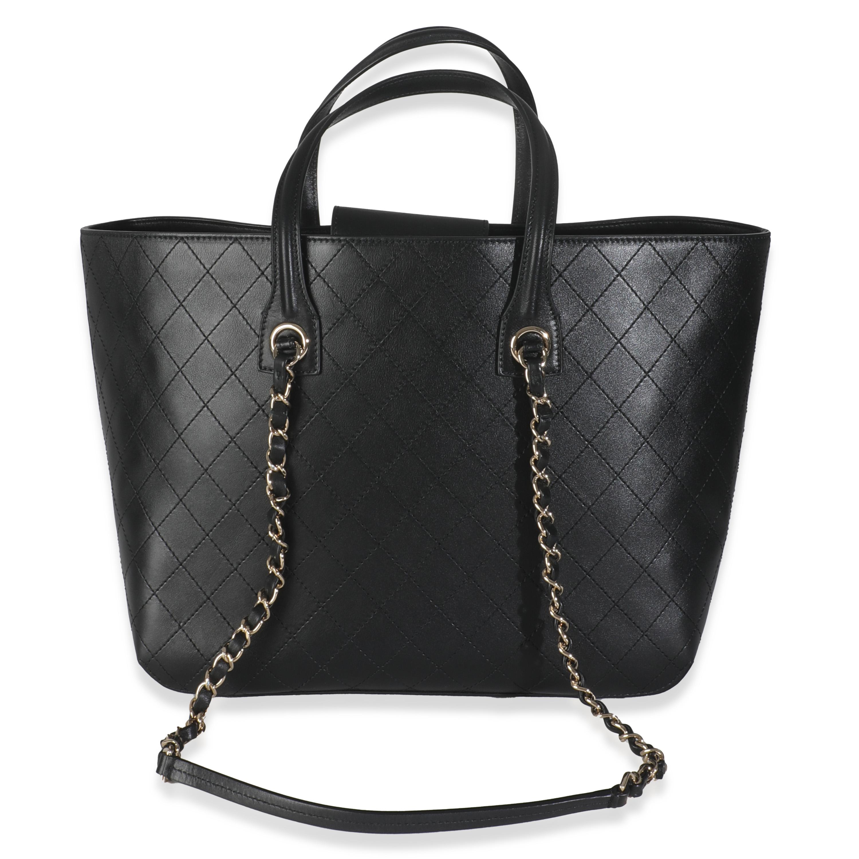 Chanel Schwarzes gestepptes Kalbsleder Stitched Covered CC Einkaufstasche im Zustand „Hervorragend“ im Angebot in New York, NY