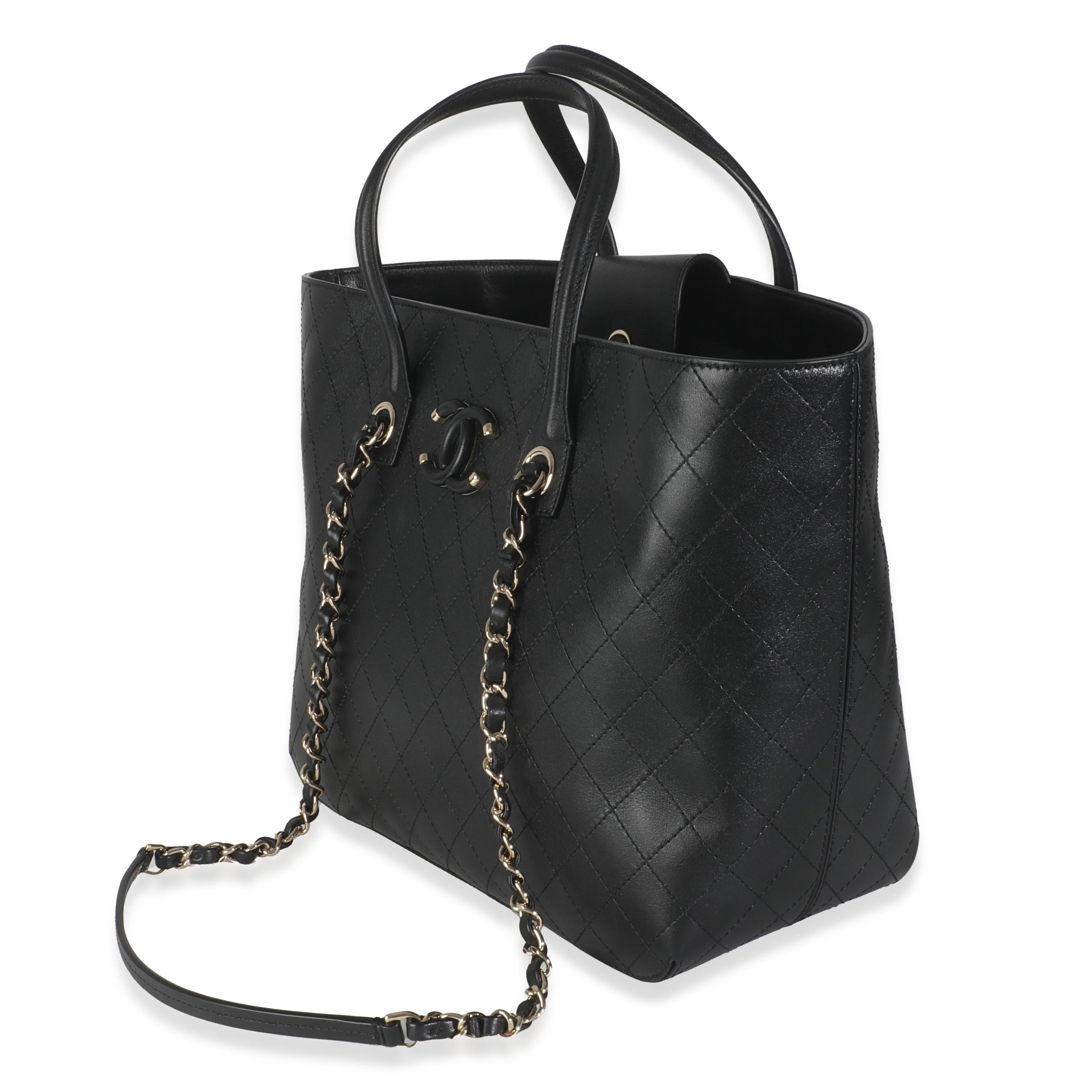 Chanel Schwarzes gestepptes Kalbsleder Stitched Covered CC Einkaufstasche Damen im Angebot