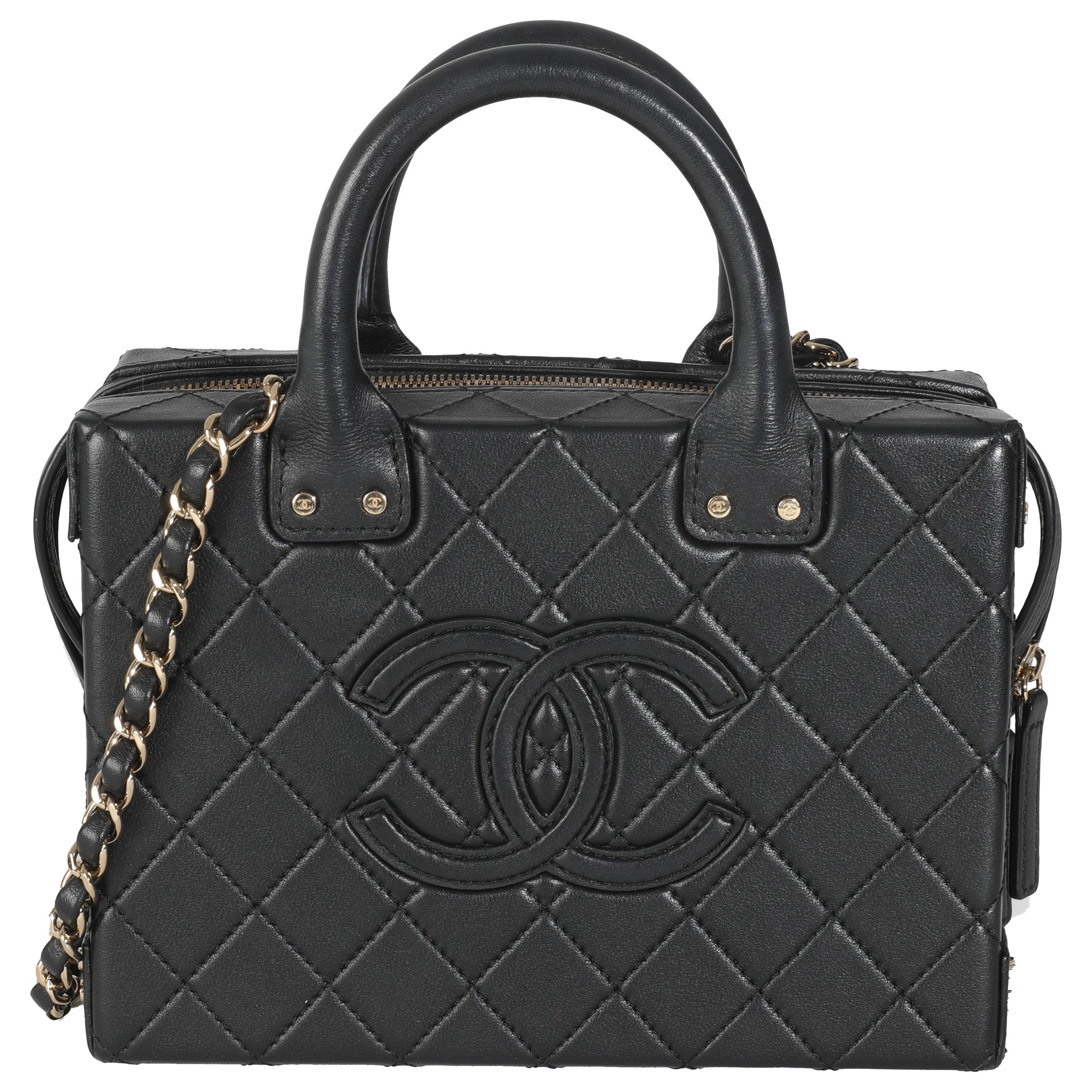 Chanel Portafoglio quadrato con borchie in pelle di vitello trapuntata nera in vendita