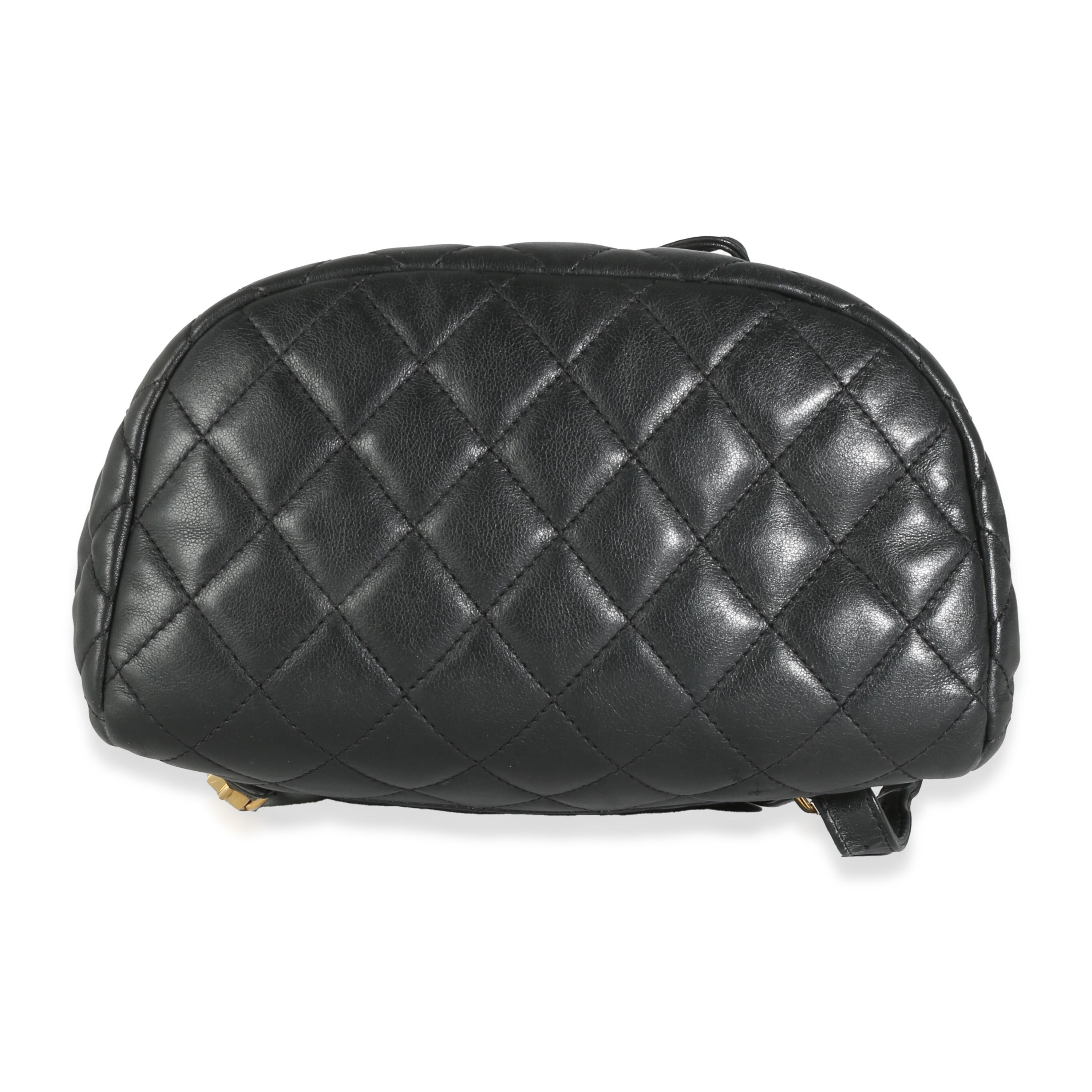 Titolo dell'elenco: Chanel Zaino Urban Spirit in pelle di vitello trapuntata nera
SKU: 140110
Condizioni: Usato 
Condizioni della borsa: Buono
Commenti sulle condizioni: L'articolo è in buone condizioni con evidenti segni di usura.   Forte usura e