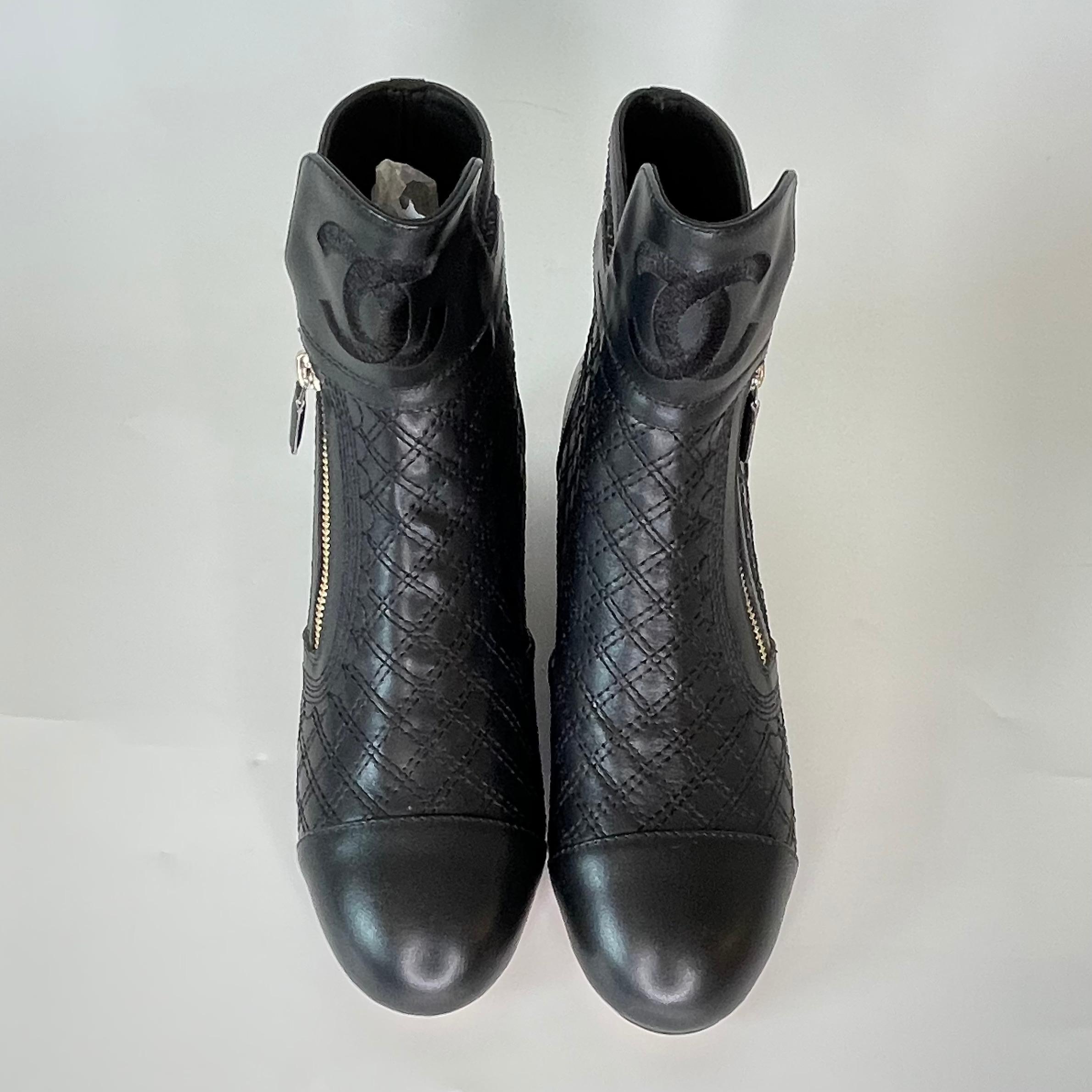 Chanel Black Quilted Cannage Leather Boot (39 C EU) In Excellent Condition In Montreal, Quebec
