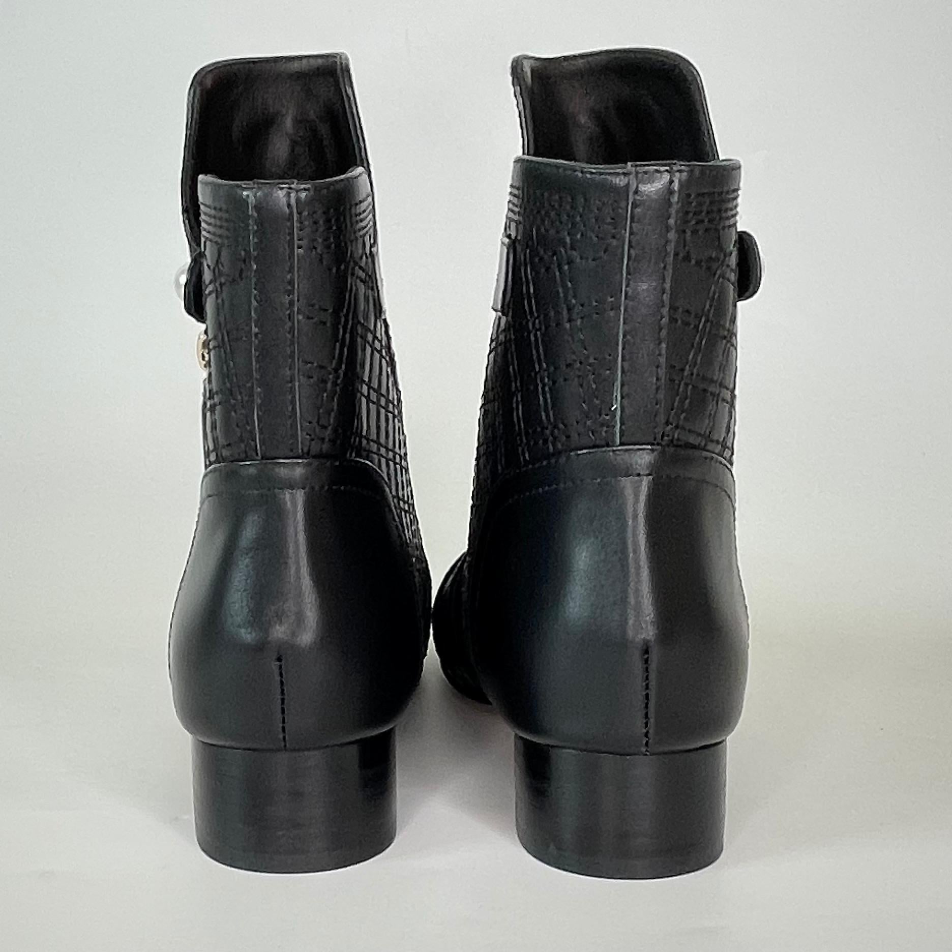 Women's Chanel Black Quilted Cannage Leather Boot (39 C EU)