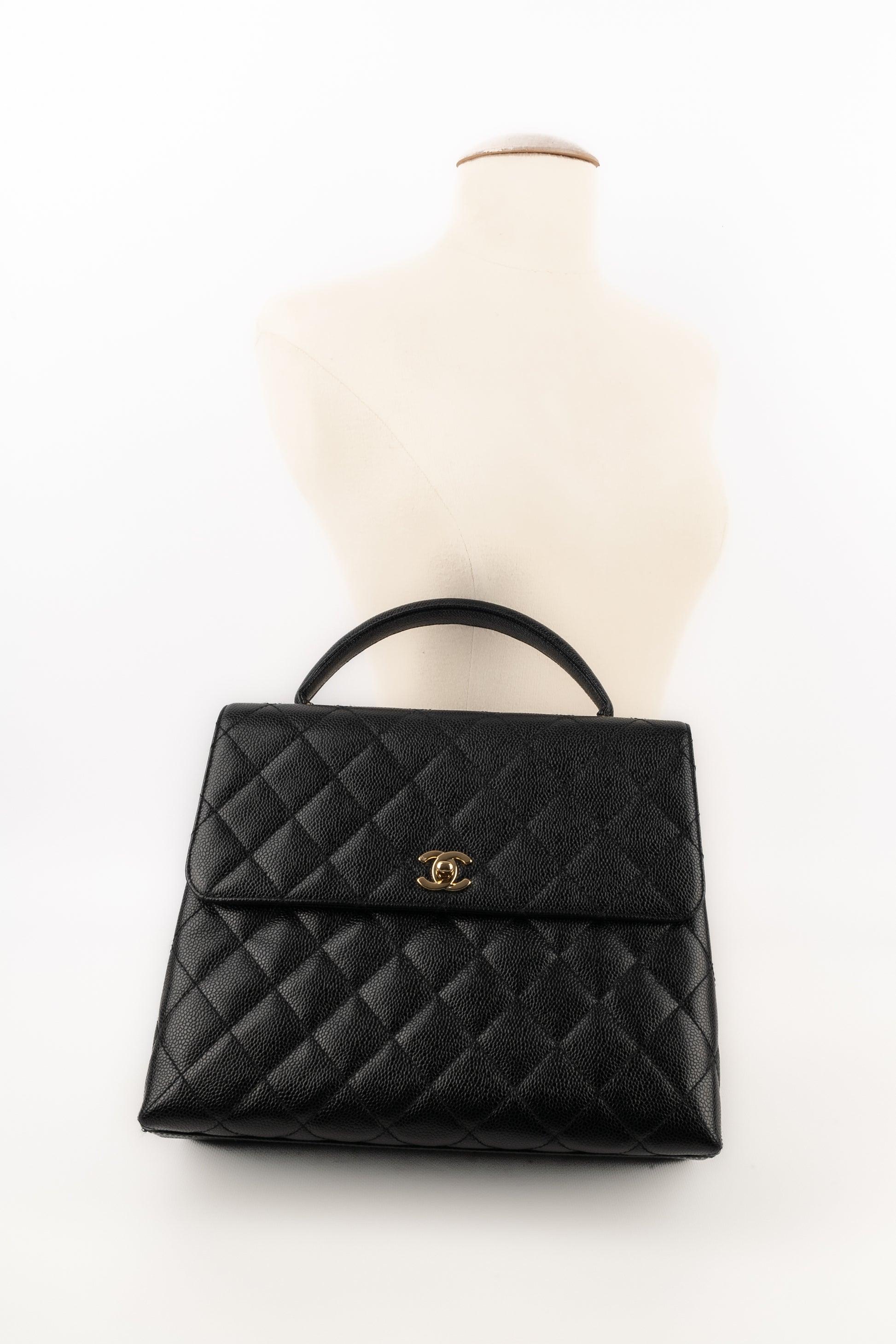 Chanel - (Made in France) Black quilted caviar calfskin 'Trapezoid' bag with golden metal elements. Black lamb leather interior. Piece with a serial number and an authenticty card. A 2002/2003 Collection.

Additional information:
Condition: Very