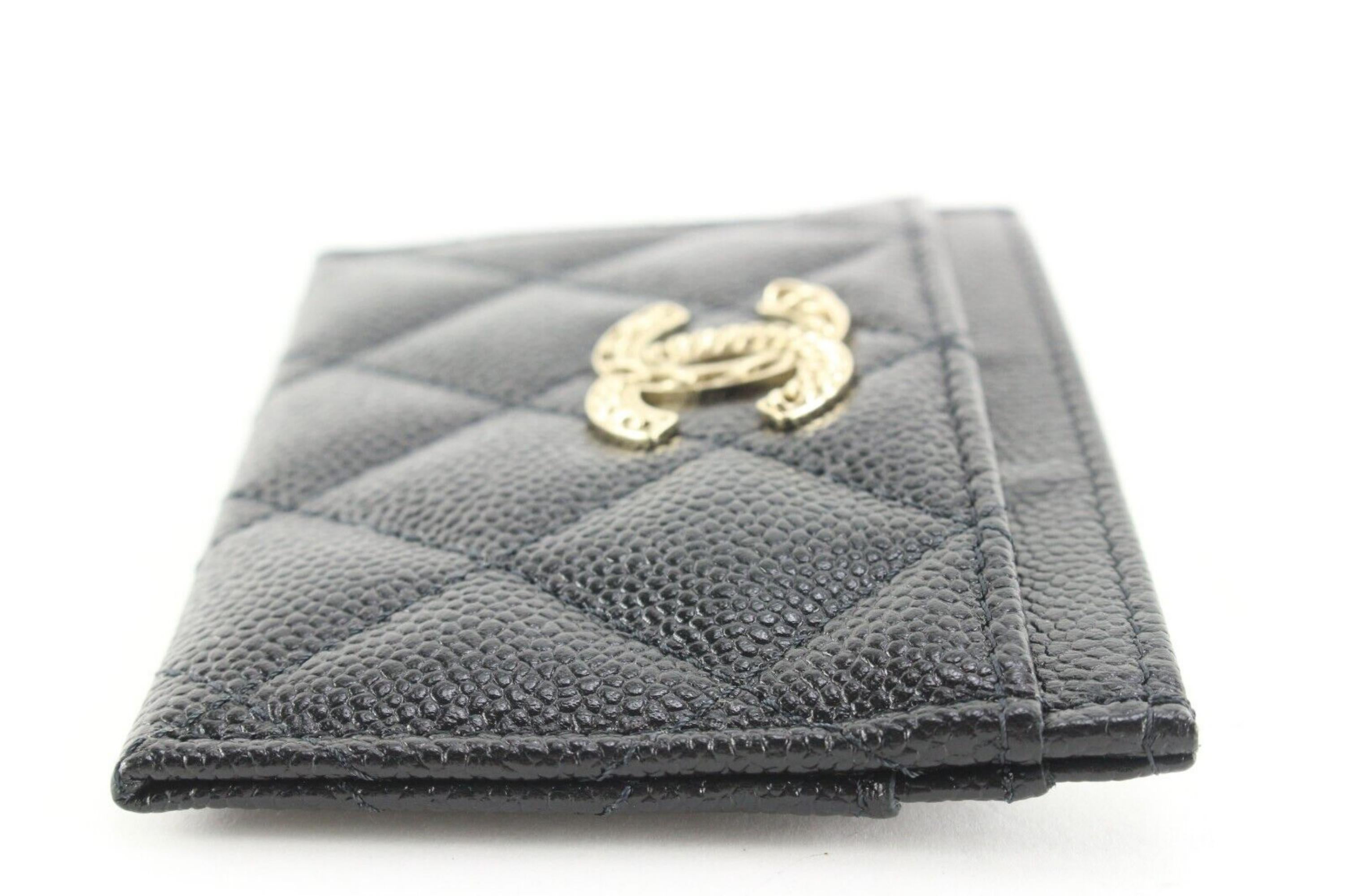 Chanel Black Quilted Caviar Card Holder 1CJ0216 In New Condition In Dix hills, NY